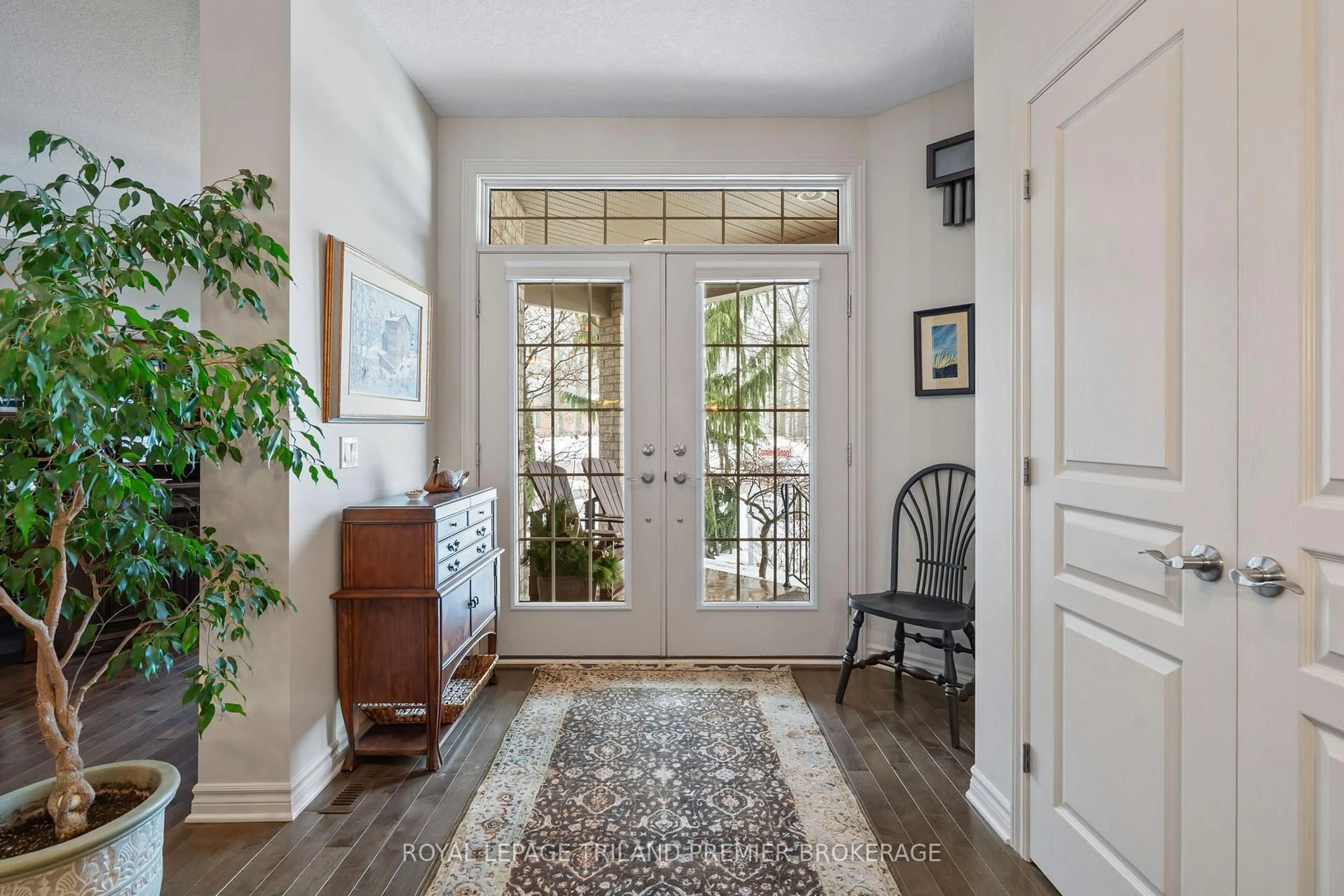 Indoor entryway for 1303 Sandy Somerville Dr, London South Ontario N6K 5R4