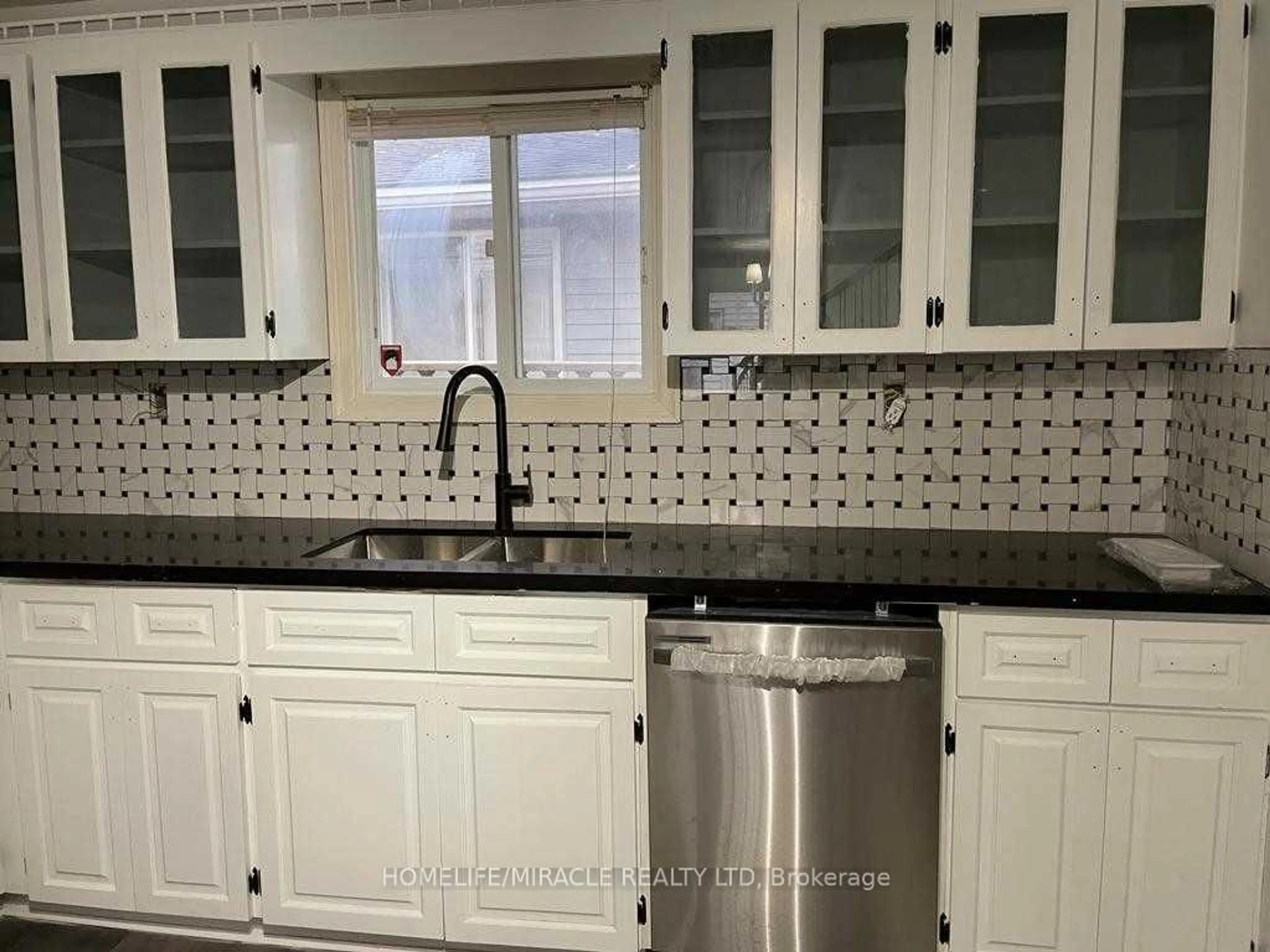 Standard kitchen, ceramic/tile floor for 261 Country Hill Dr, Kitchener Ontario N2E 2C1