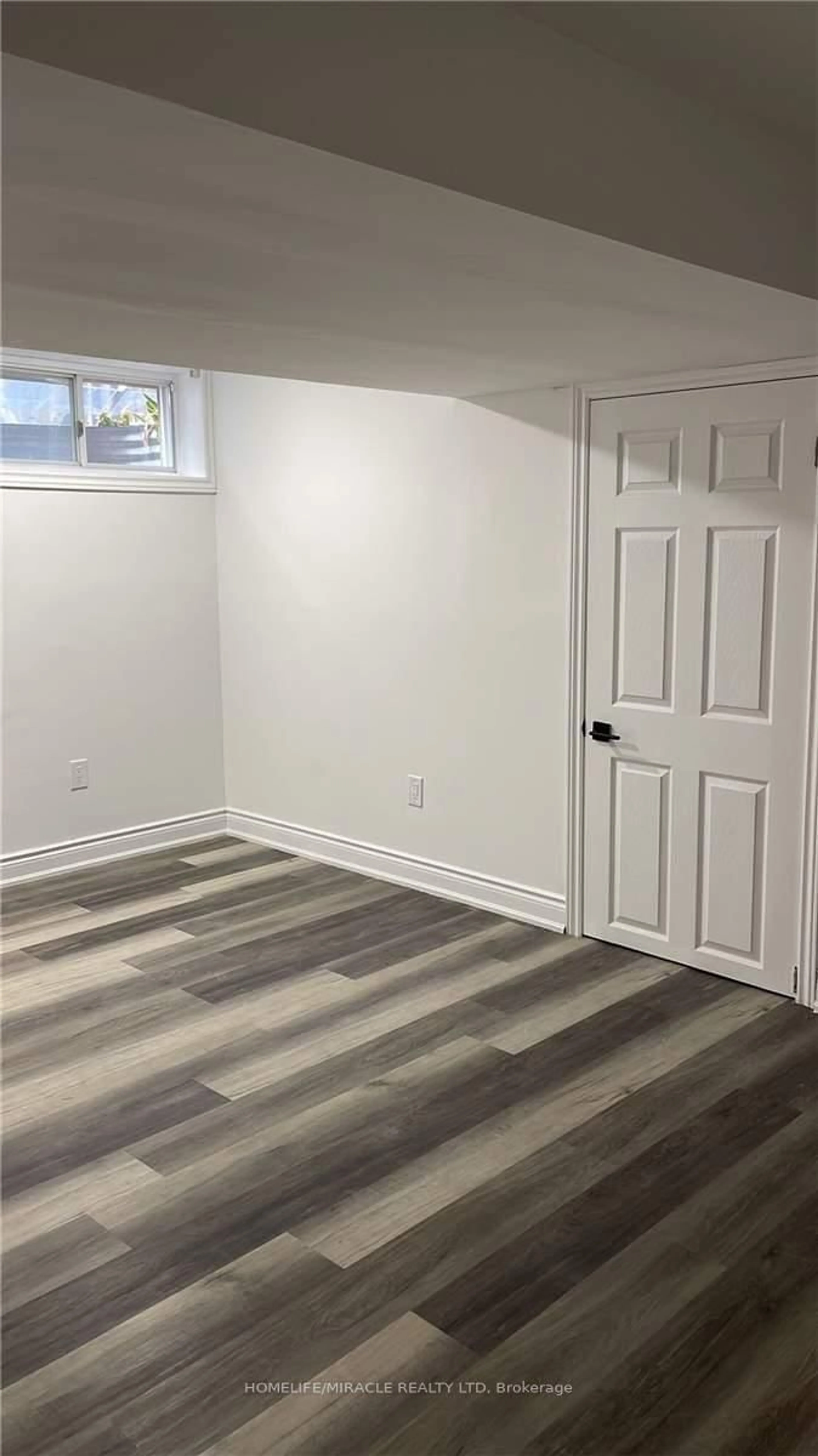 A pic of a room for 261 Country Hill Dr, Kitchener Ontario N2E 2C1