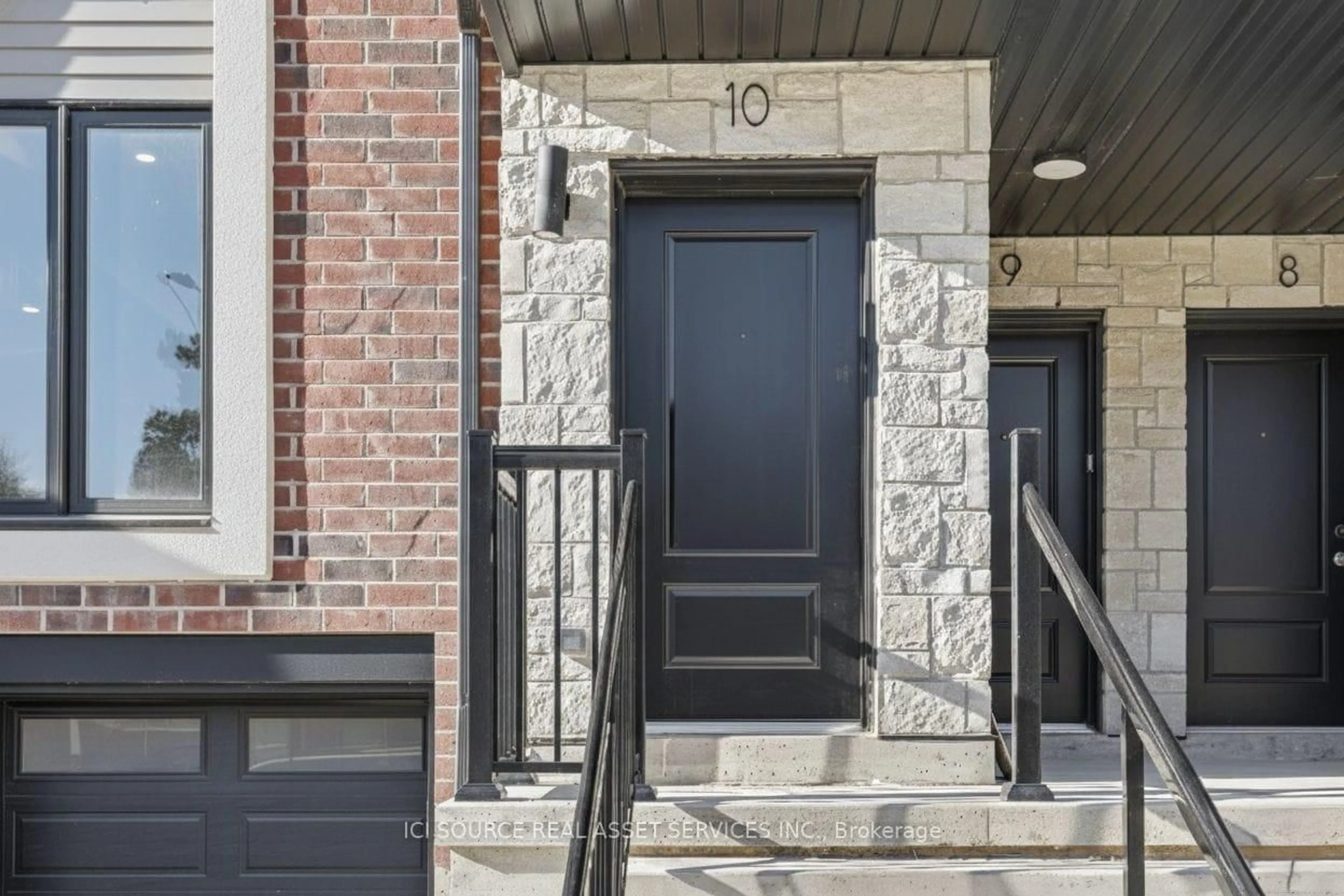 Unknown for 2 Slessor Blvd #10, Grimsby Ontario L3M 5J4