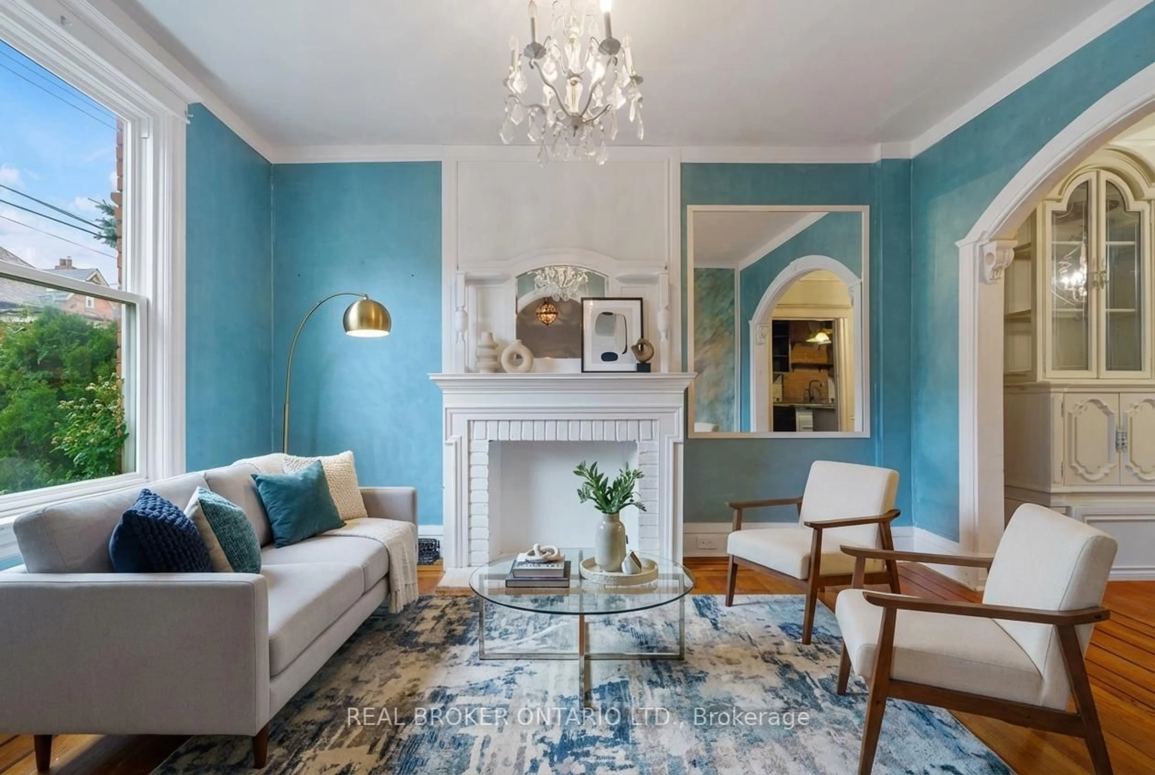 Living room with furniture, unknown for 125 Grant Ave, Hamilton Ontario L8N 2X6