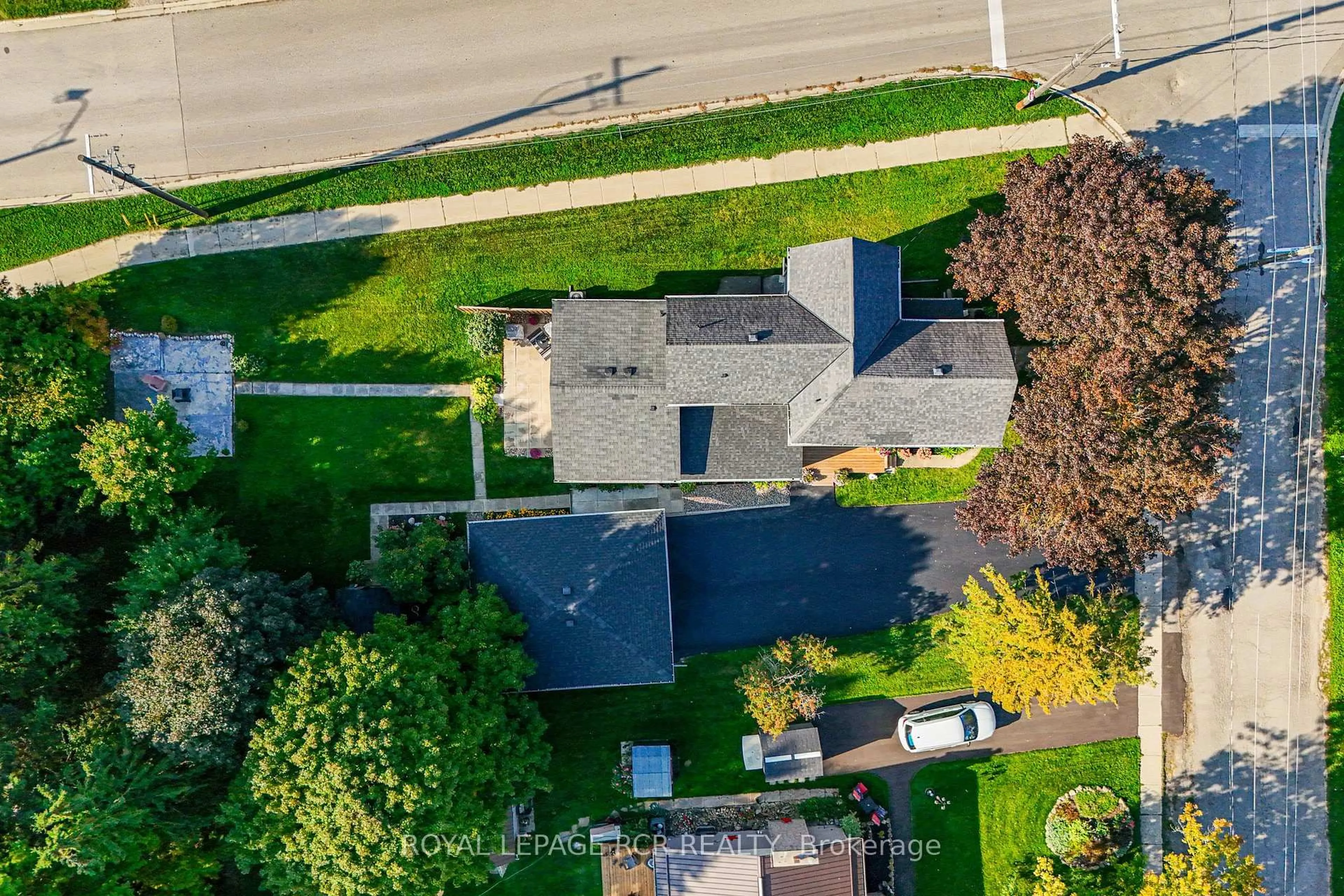 A pic from outside/outdoor area/front of a property/back of a property/a pic from drone, street for 50 Leeson St, East Luther Grand Valley Ontario L9W 5S5