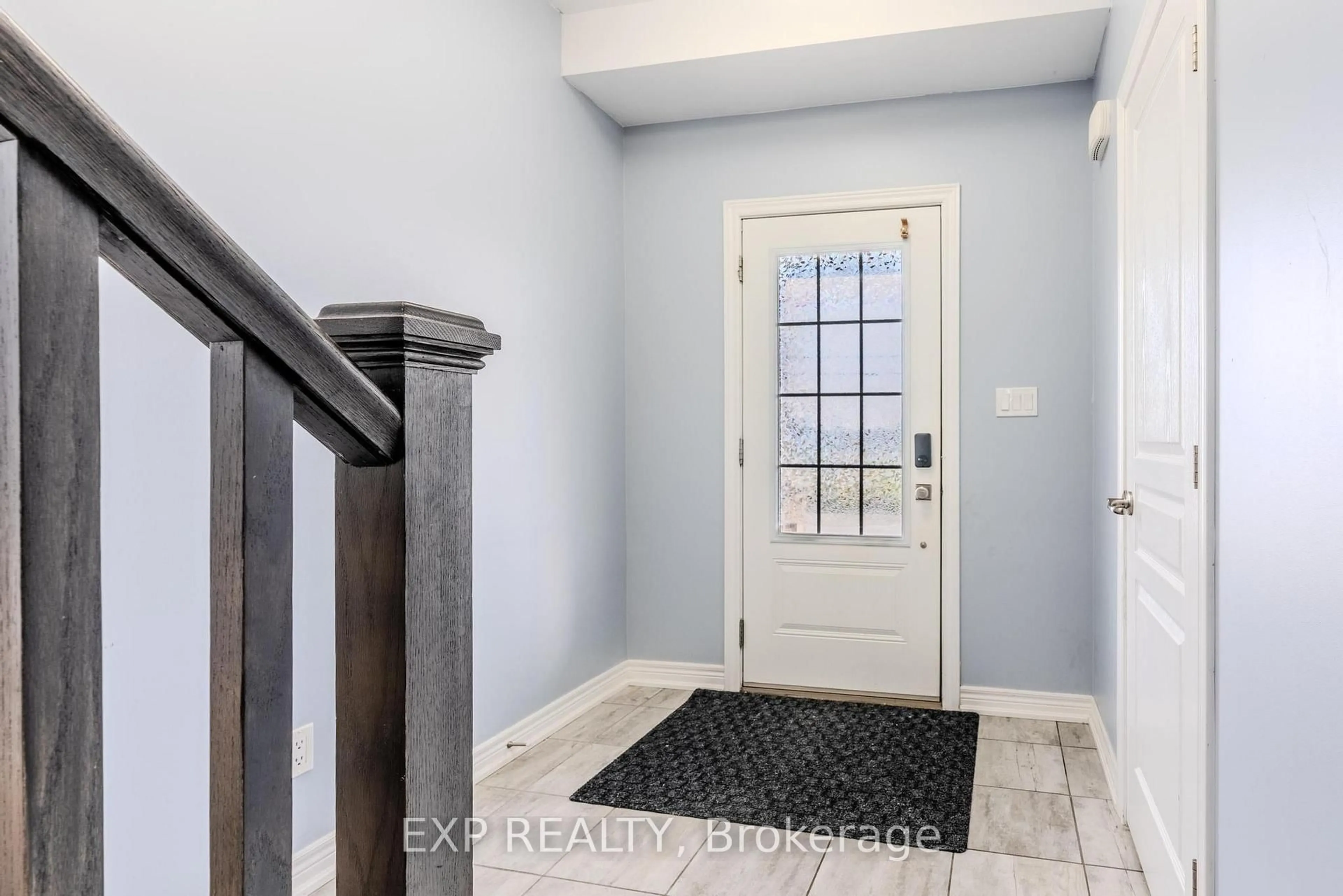 Indoor entryway for 17 Severino Circ, West Lincoln Ontario L0R 2A0