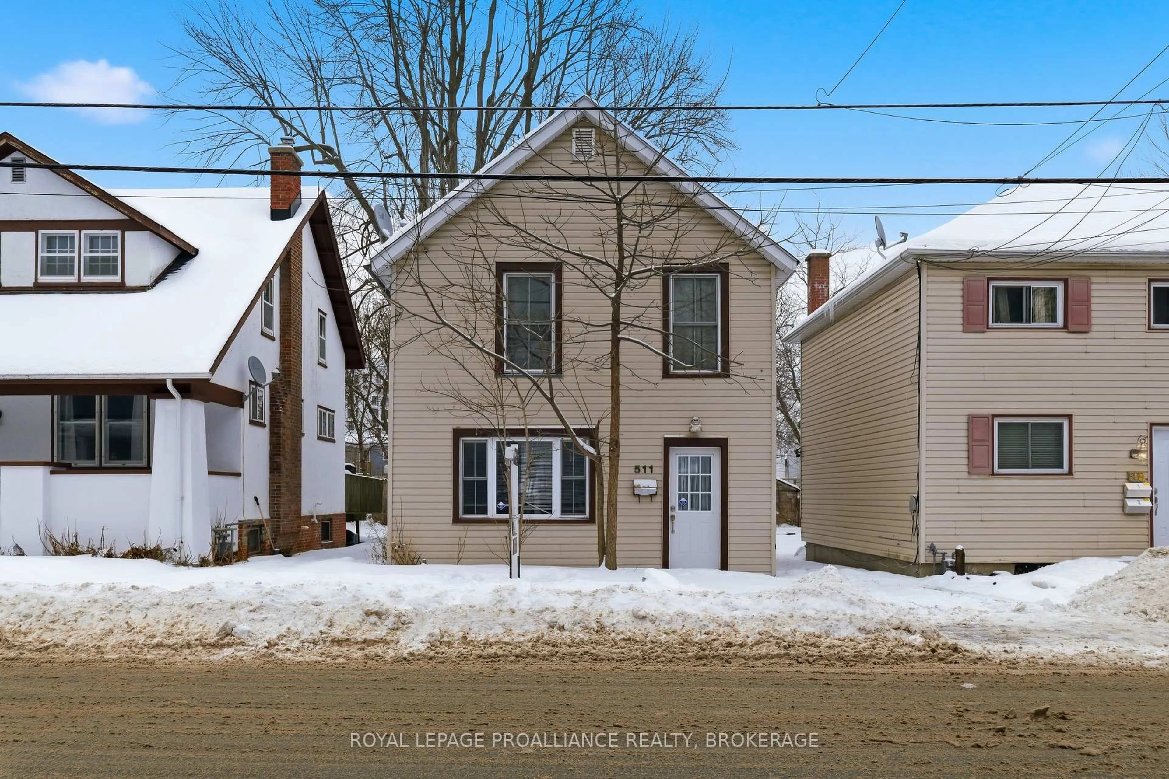 A pic from outside/outdoor area/front of a property/back of a property/a pic from drone, street for 511 Victoria St, Kingston Ontario K7L 3Z9