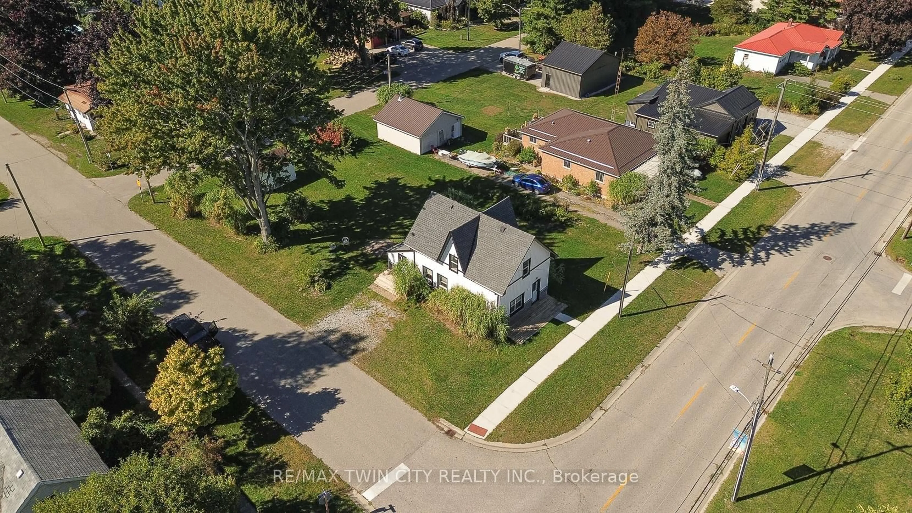 A pic from outside/outdoor area/front of a property/back of a property/a pic from drone, street for 51 Victoria St, Bayham Ontario N0J 1T0