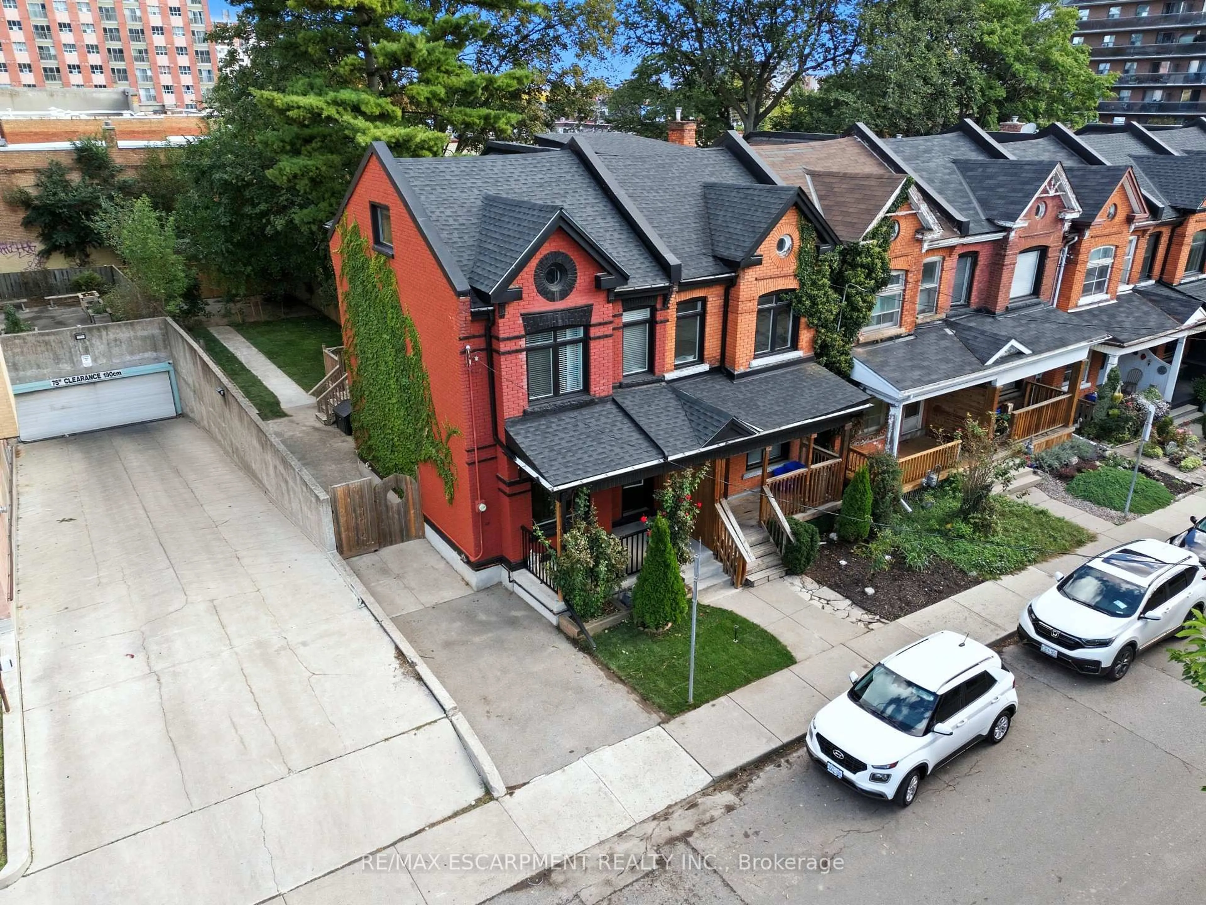 A pic from outside/outdoor area/front of a property/back of a property/a pic from drone, street for 199 Jackson St, Hamilton Ontario L8N 1L7