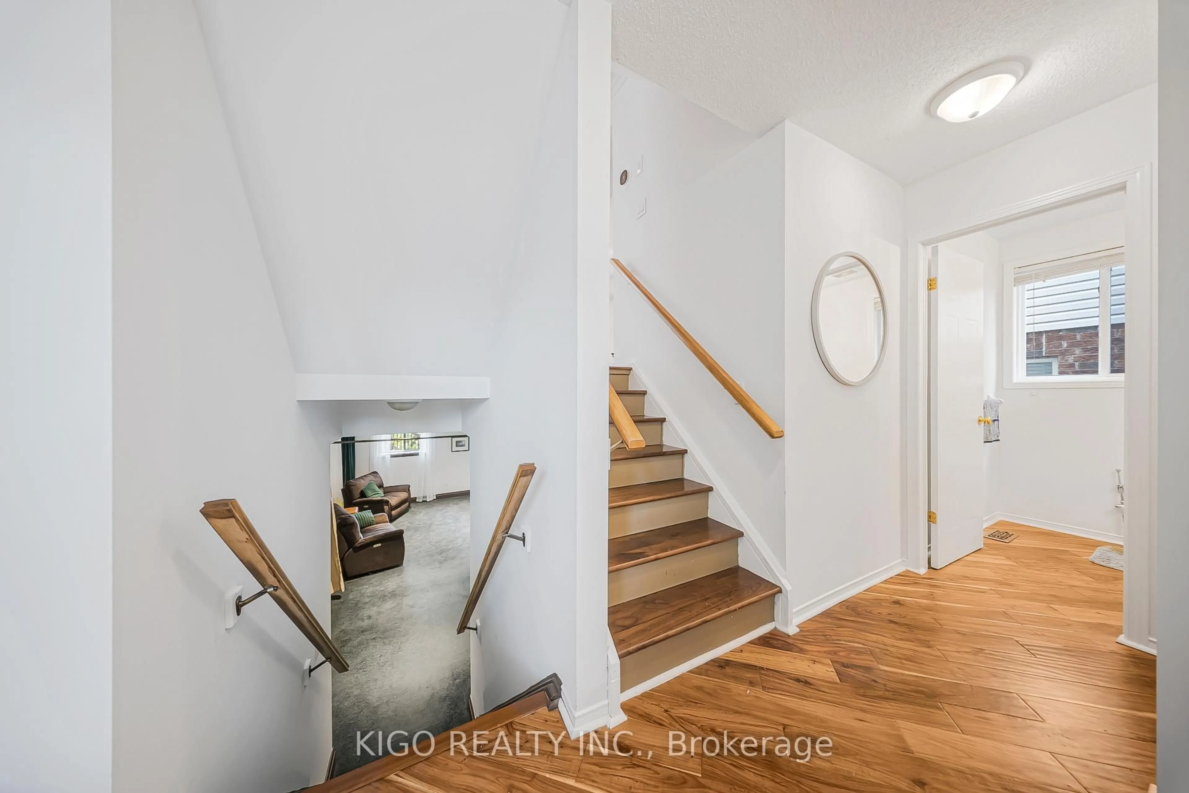 Indoor entryway for 11 Renner Dr, Cambridge Ontario N3C 4N7