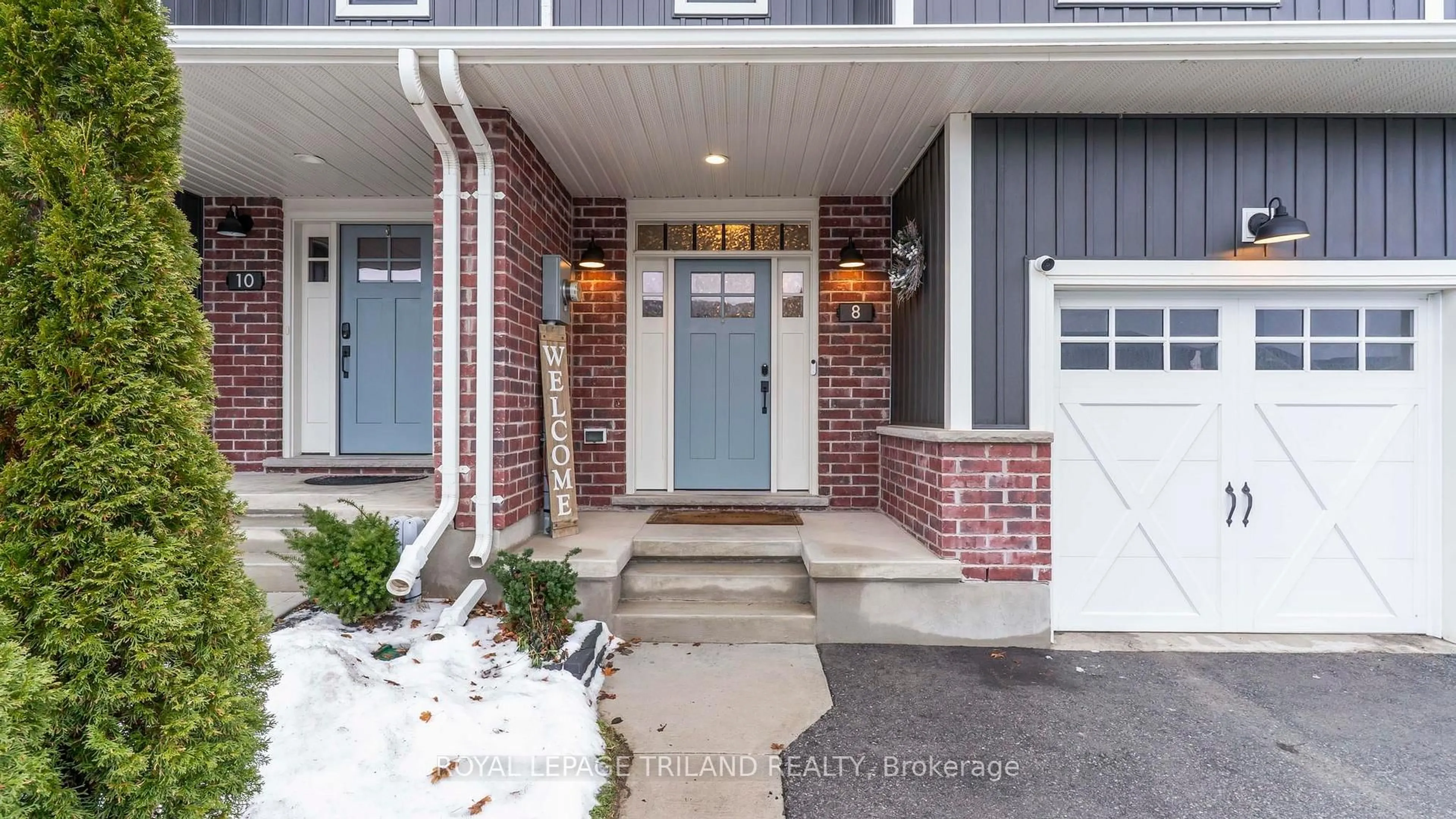 Indoor entryway for 8 CHARTER CREEK Crt, St. Thomas Ontario N5R 0L2