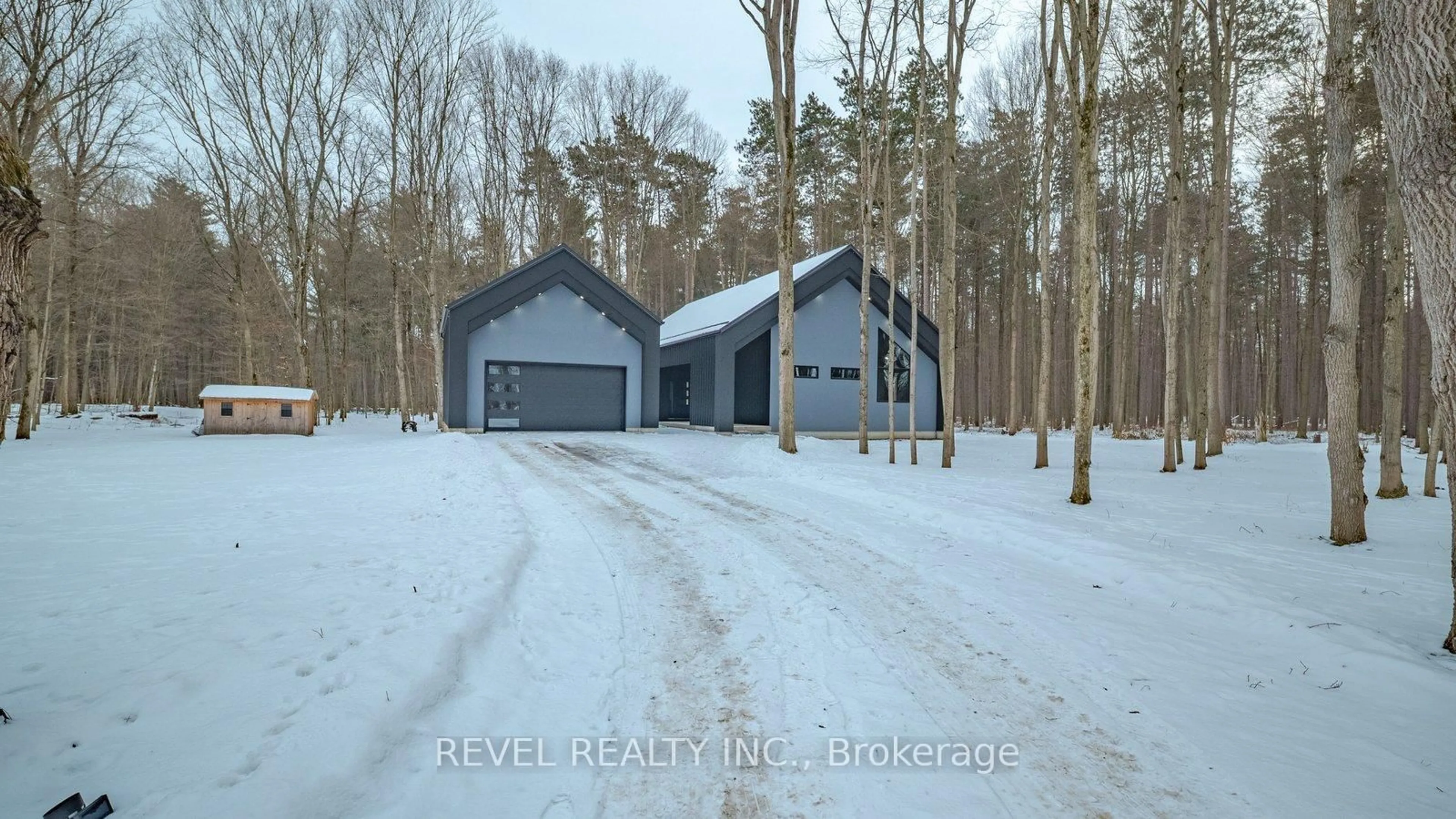 Indoor garage for 1498 12th Concession Rd, Norfolk Ontario N0E 1G0