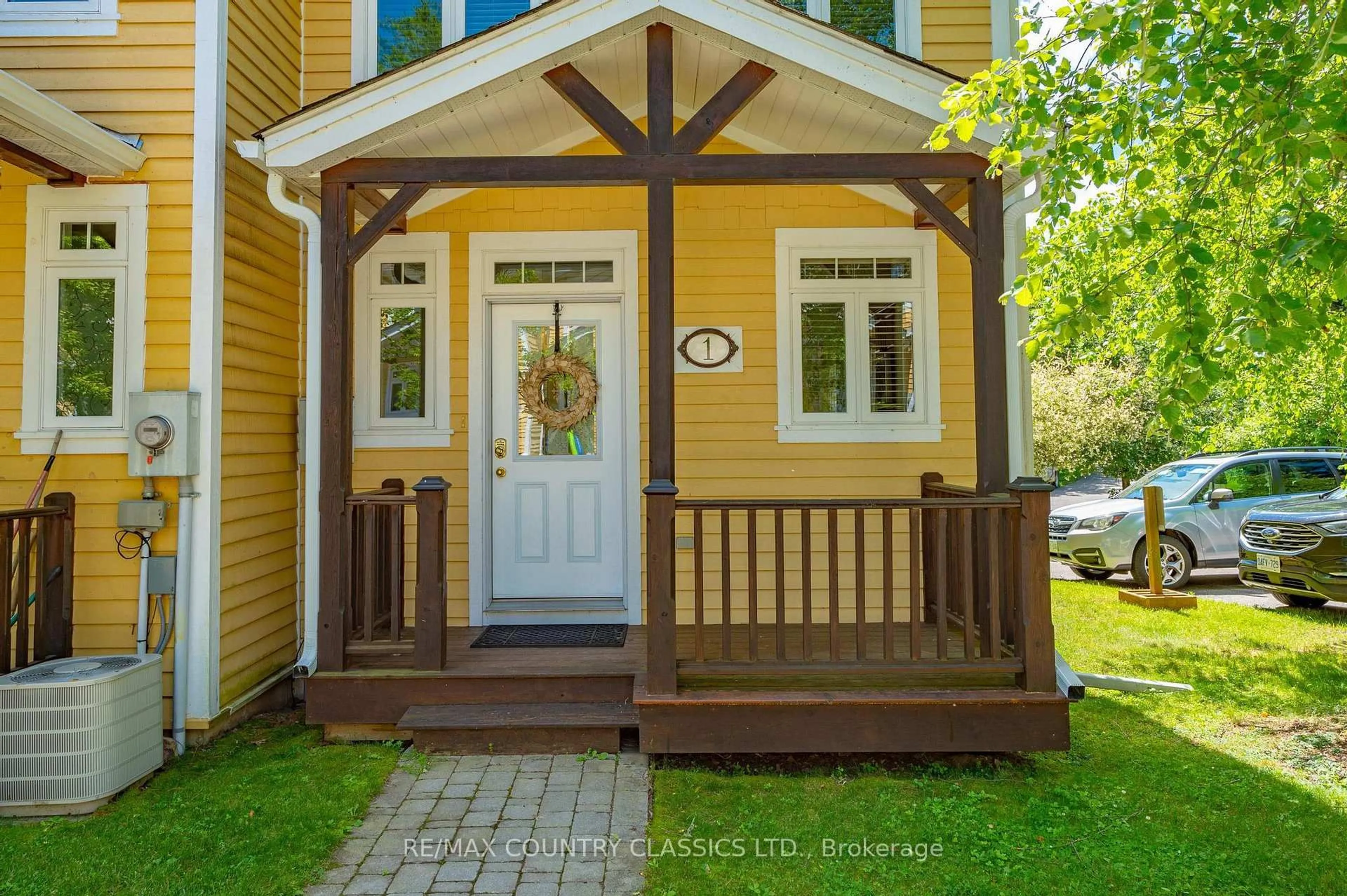 Indoor entryway for 1579 Anstruther Lake Rd #1, North Kawartha Ontario K0L 1A0