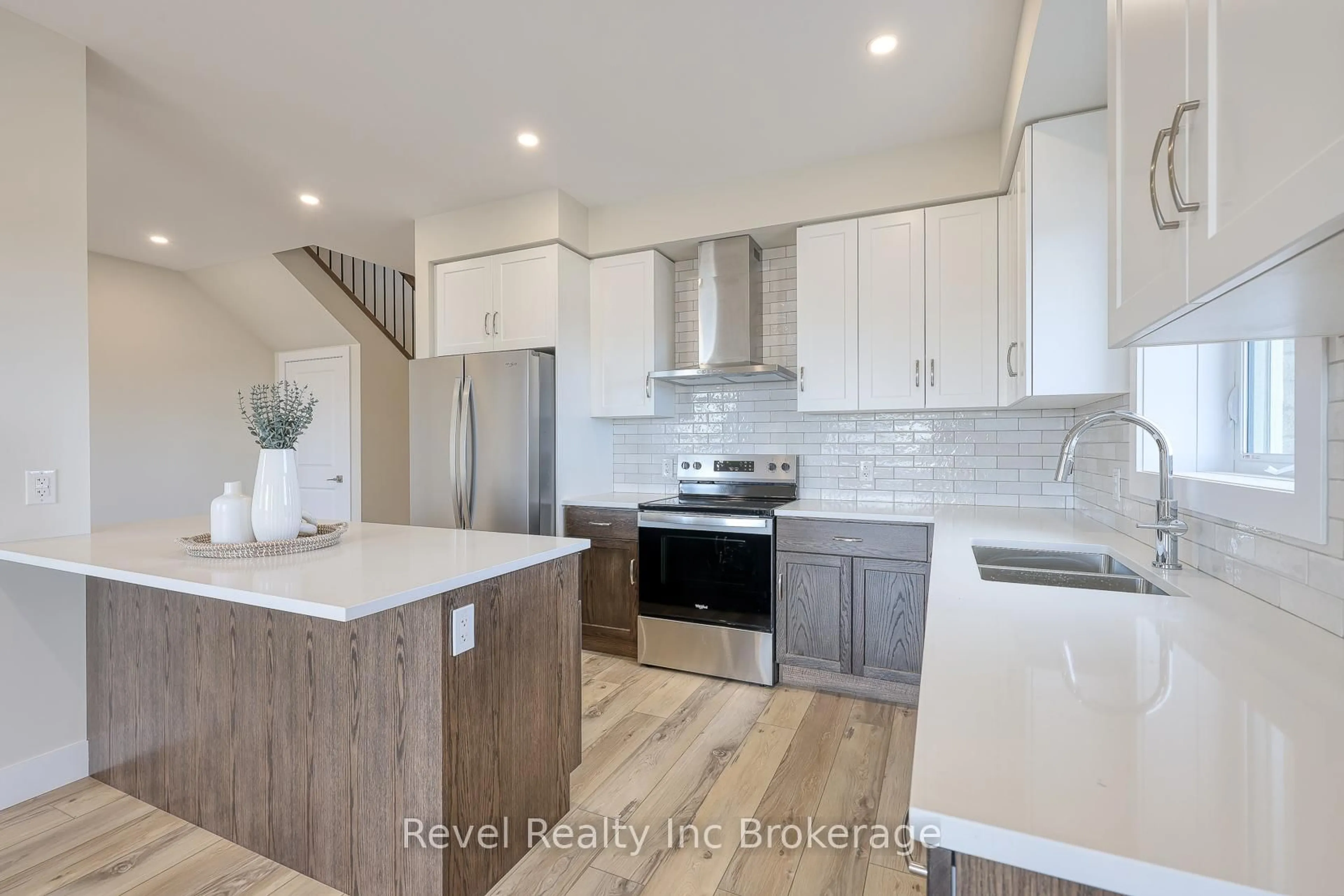 Open concept kitchen, unknown for 455 Gillespie St, Woodstock Ontario N4S 7V6