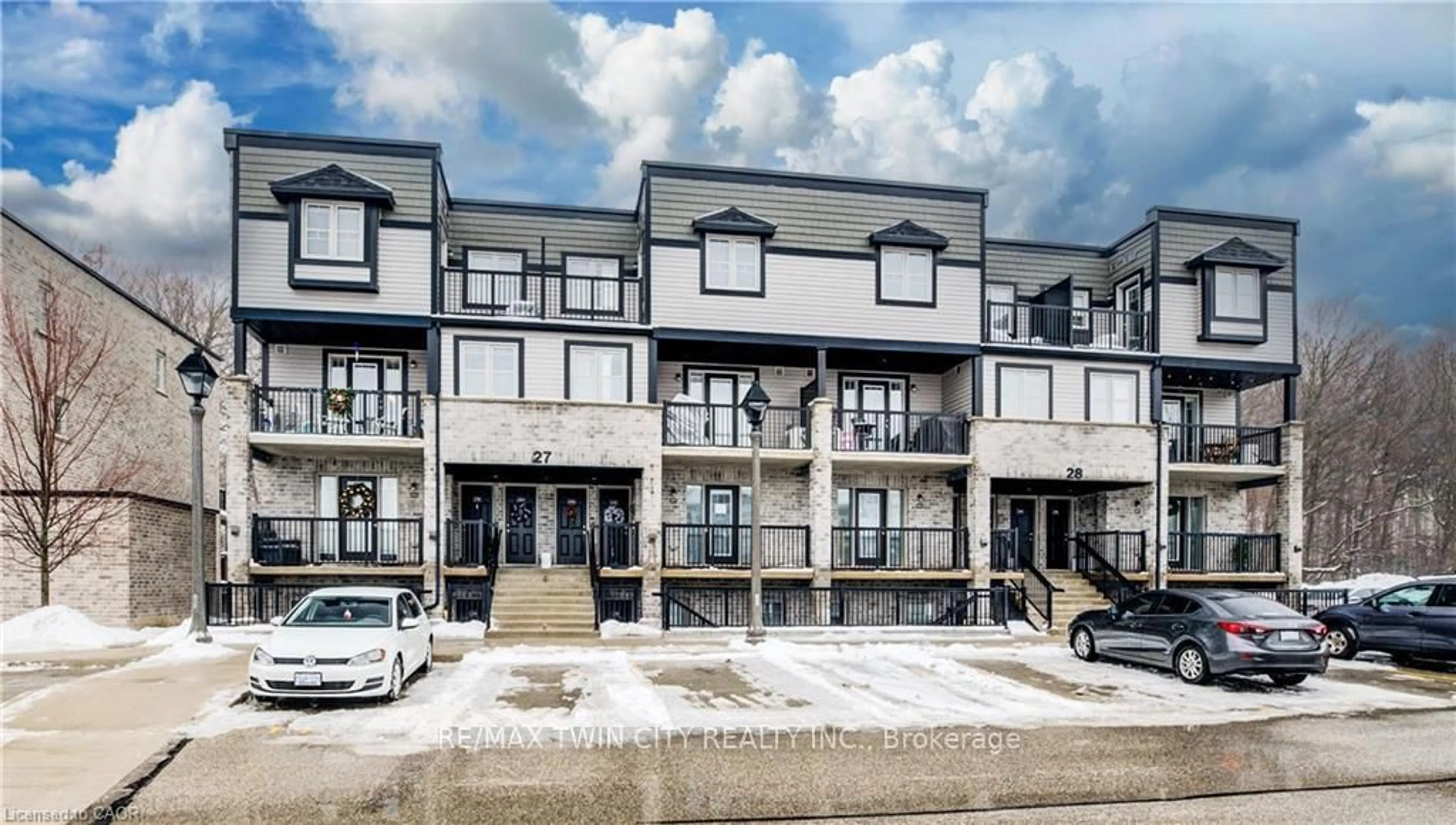 Unknown for 1989 OTTAWA St #27A, Kitchener Ontario N2E 0G7