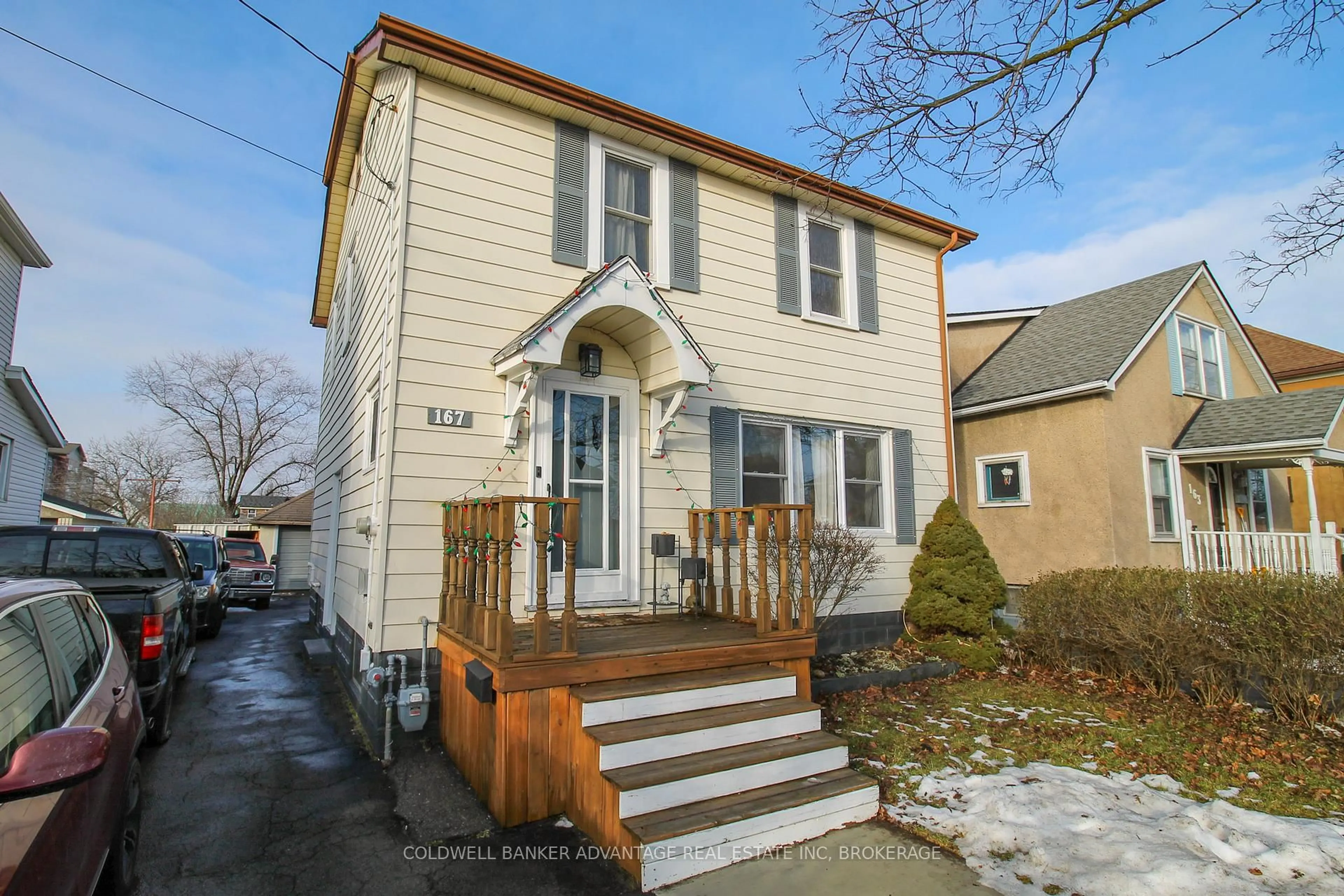 Home with vinyl exterior material, street for 167 GARNER St, Welland Ontario L3B 2Y1