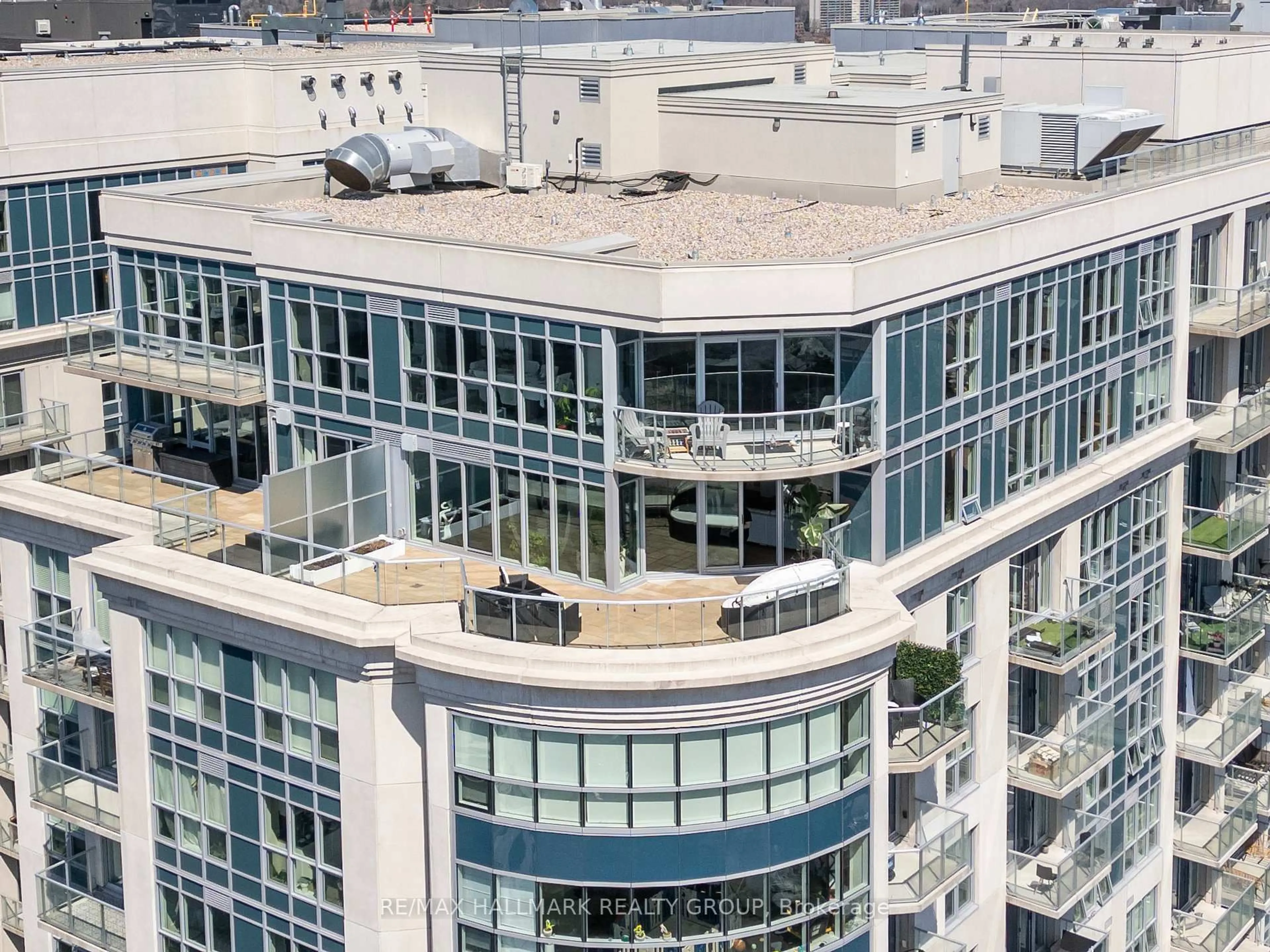 A pic from outside/outdoor area/front of a property/back of a property/a pic from drone, city buildings view from balcony for 195 Besserer St #2701, Ottawa Ontario K1N 0B6