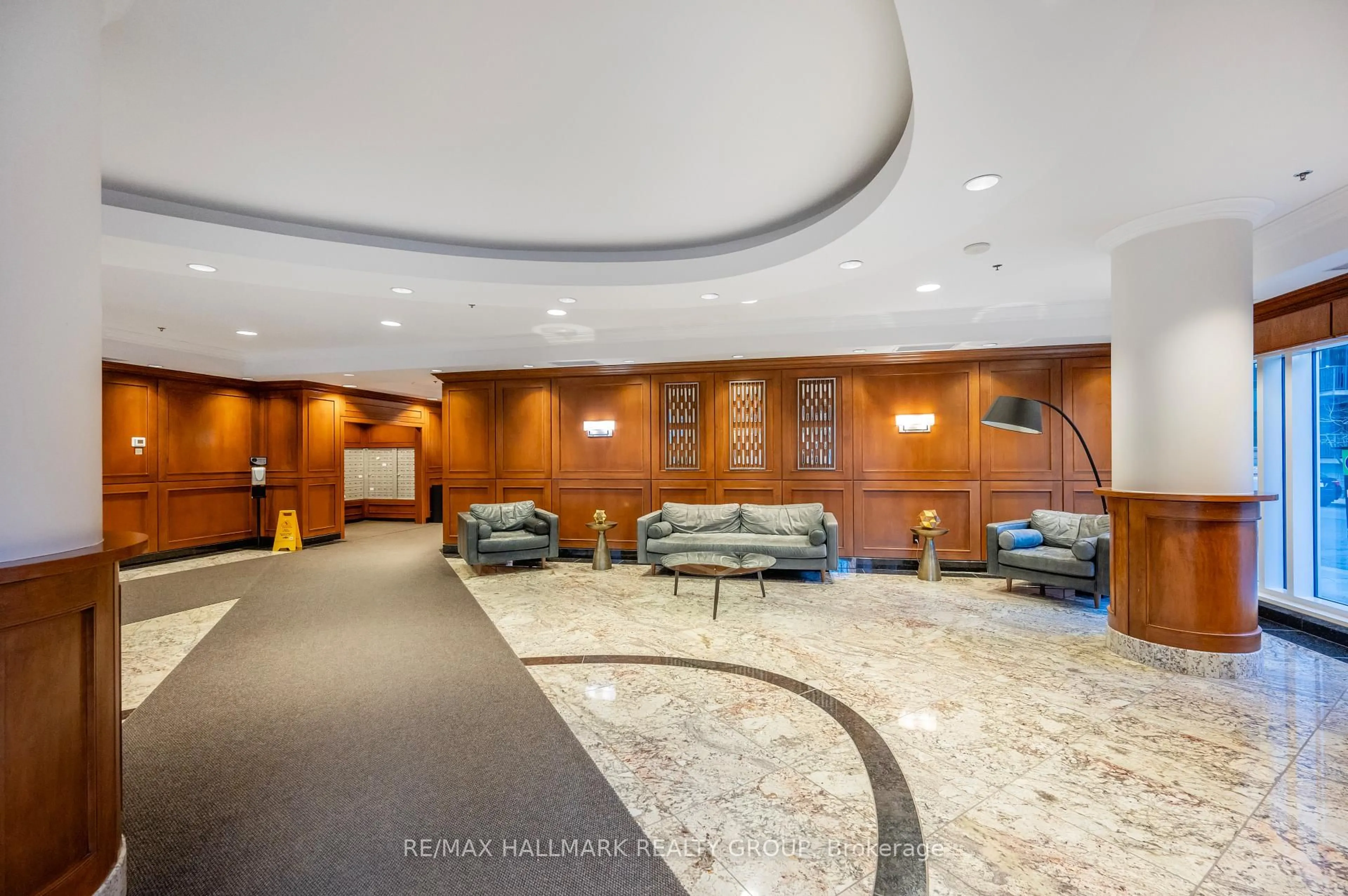 Lobby for 195 Besserer St #2701, Ottawa Ontario K1N 0B6