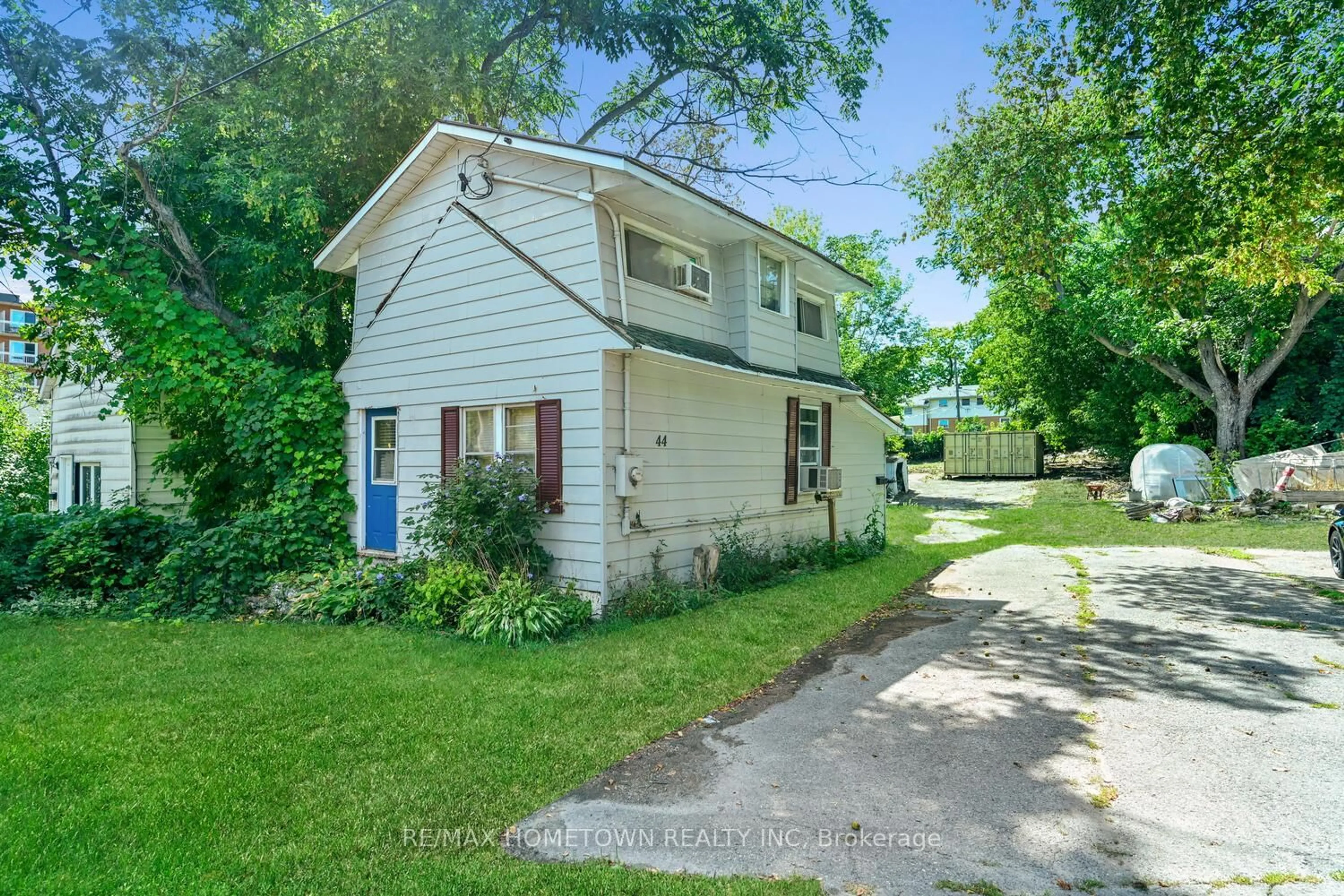 A pic from outside/outdoor area/front of a property/back of a property/a pic from drone, street for 44 Stewart Blvd, Brockville Ontario K6V 4W1