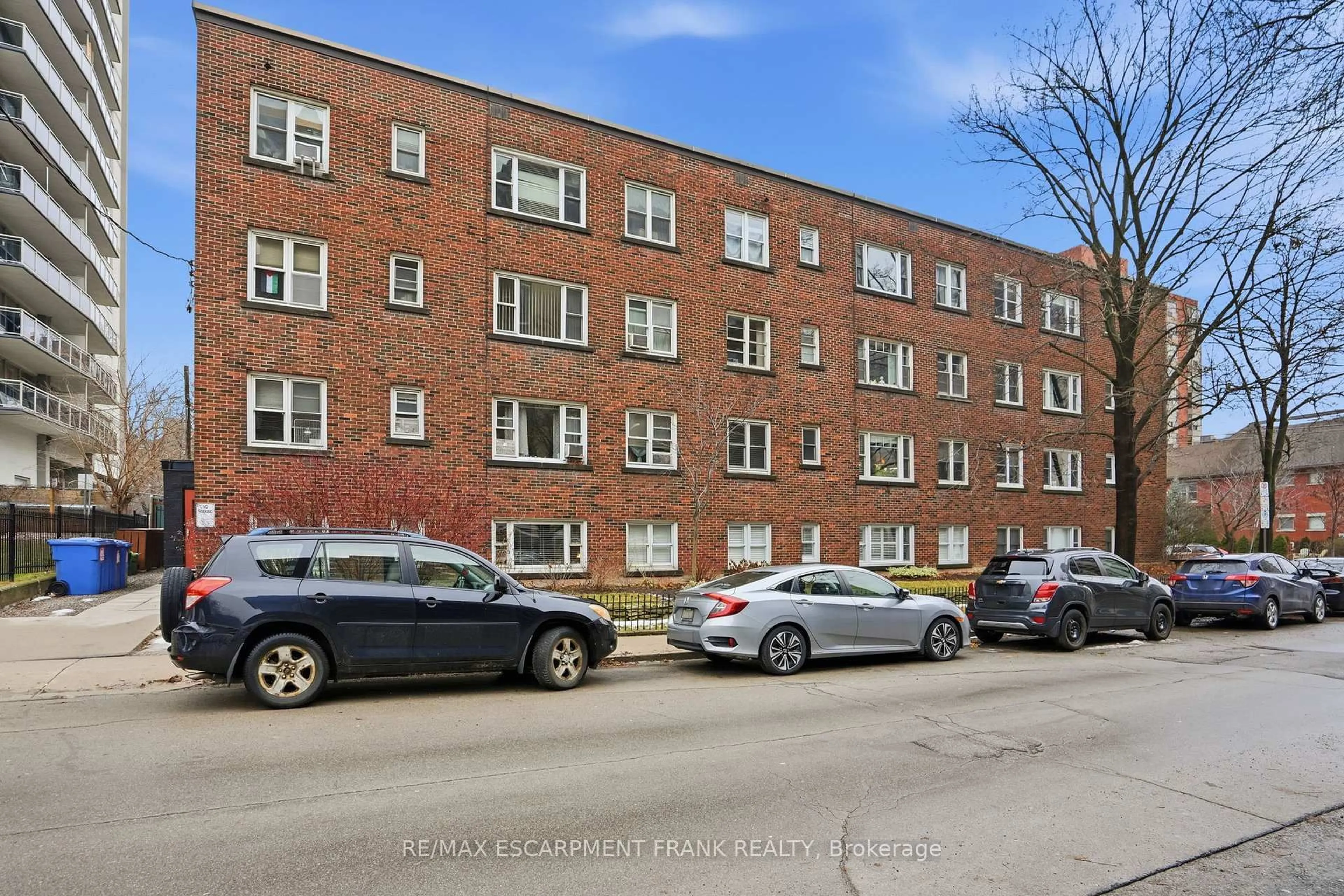 Unknown for 60 ROBINSON St #104, Hamilton Ontario L8P 1Y9