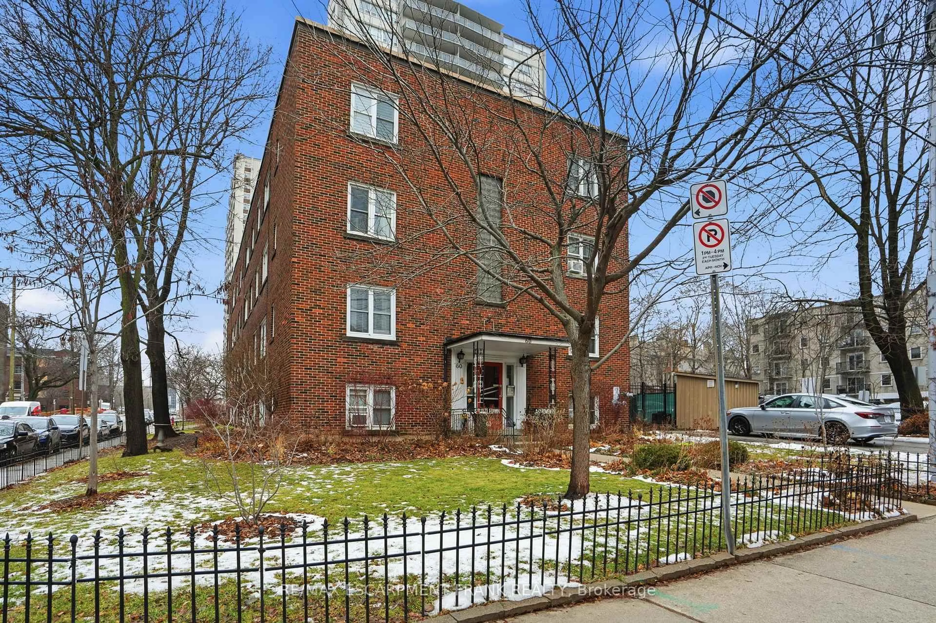 Unknown for 60 ROBINSON St #104, Hamilton Ontario L8P 1Y9