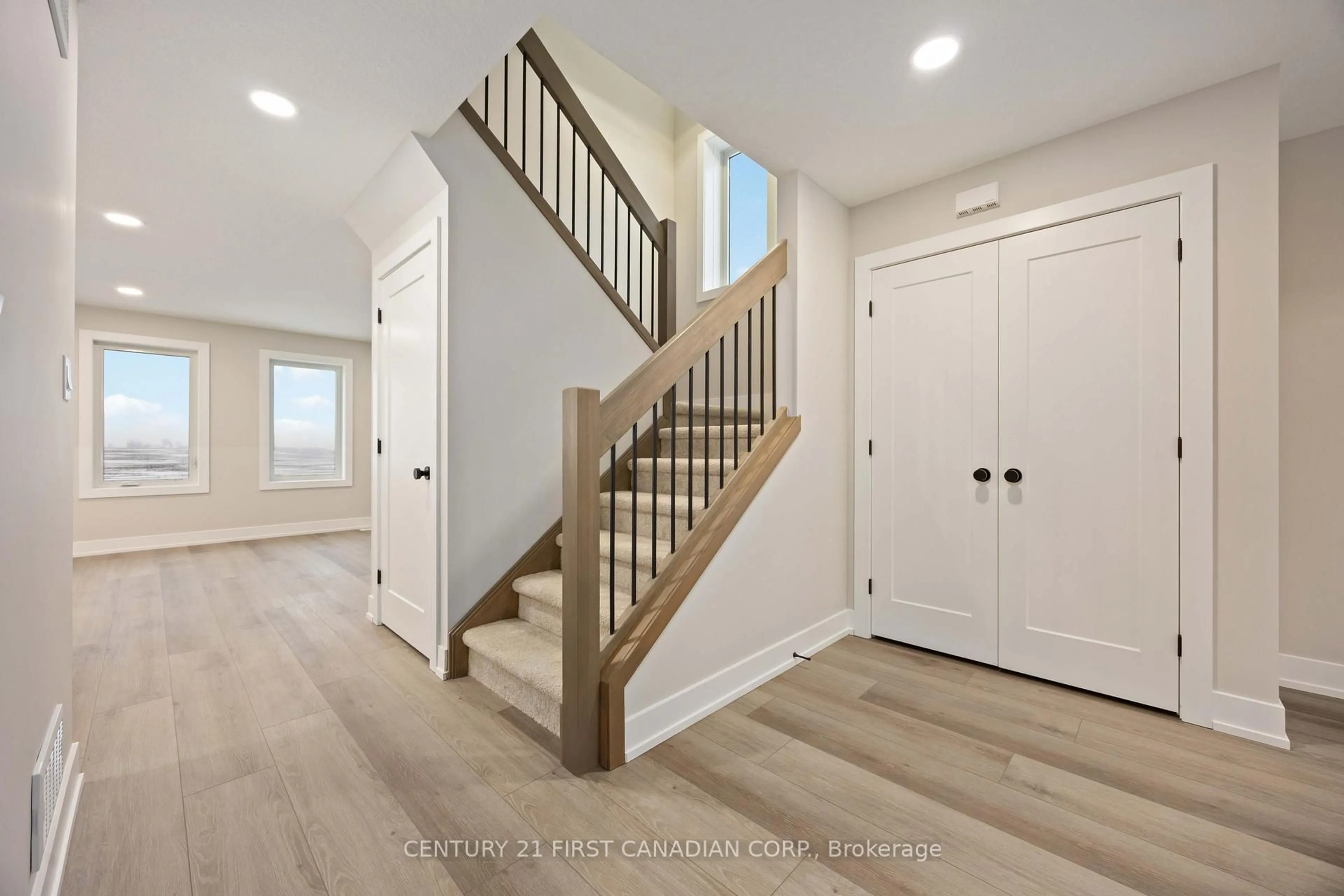 Indoor entryway for 656 Ketter Way, Plympton-Wyoming Ontario N0N 1T0