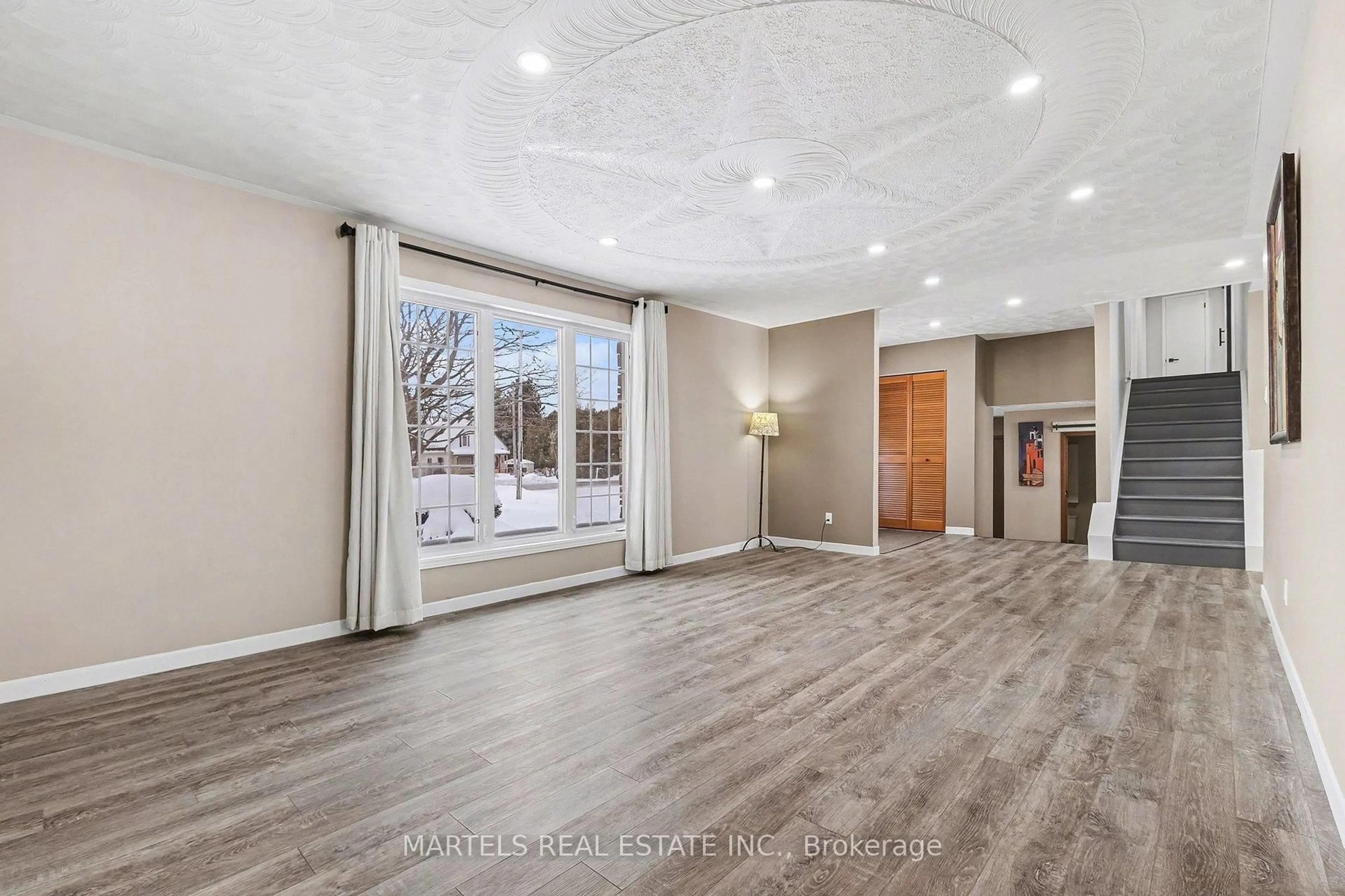 Indoor entryway for 844 Principale St, Casselman Ontario K0A 1M0