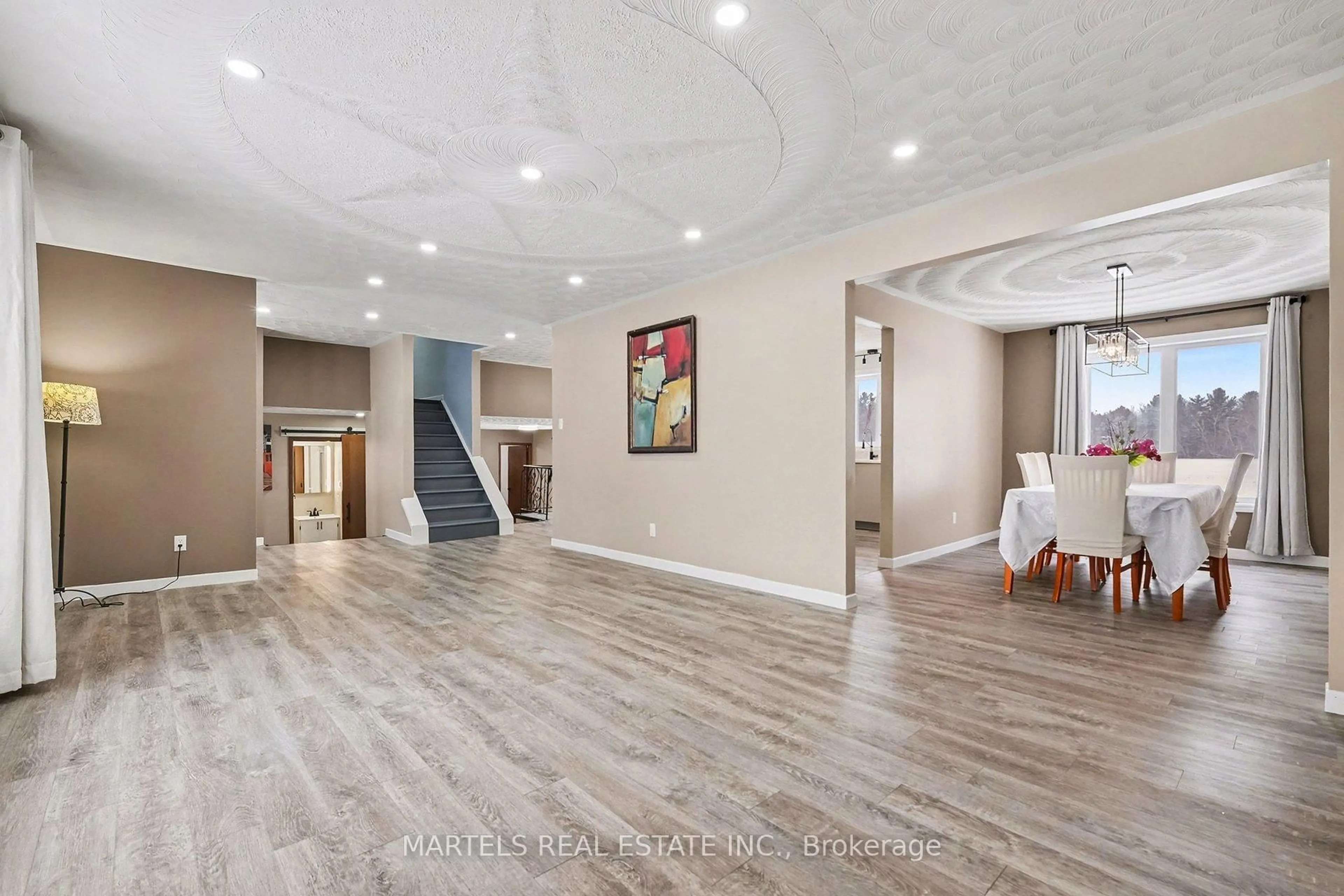 Indoor foyer for 844 Principale St, Casselman Ontario K0A 1M0