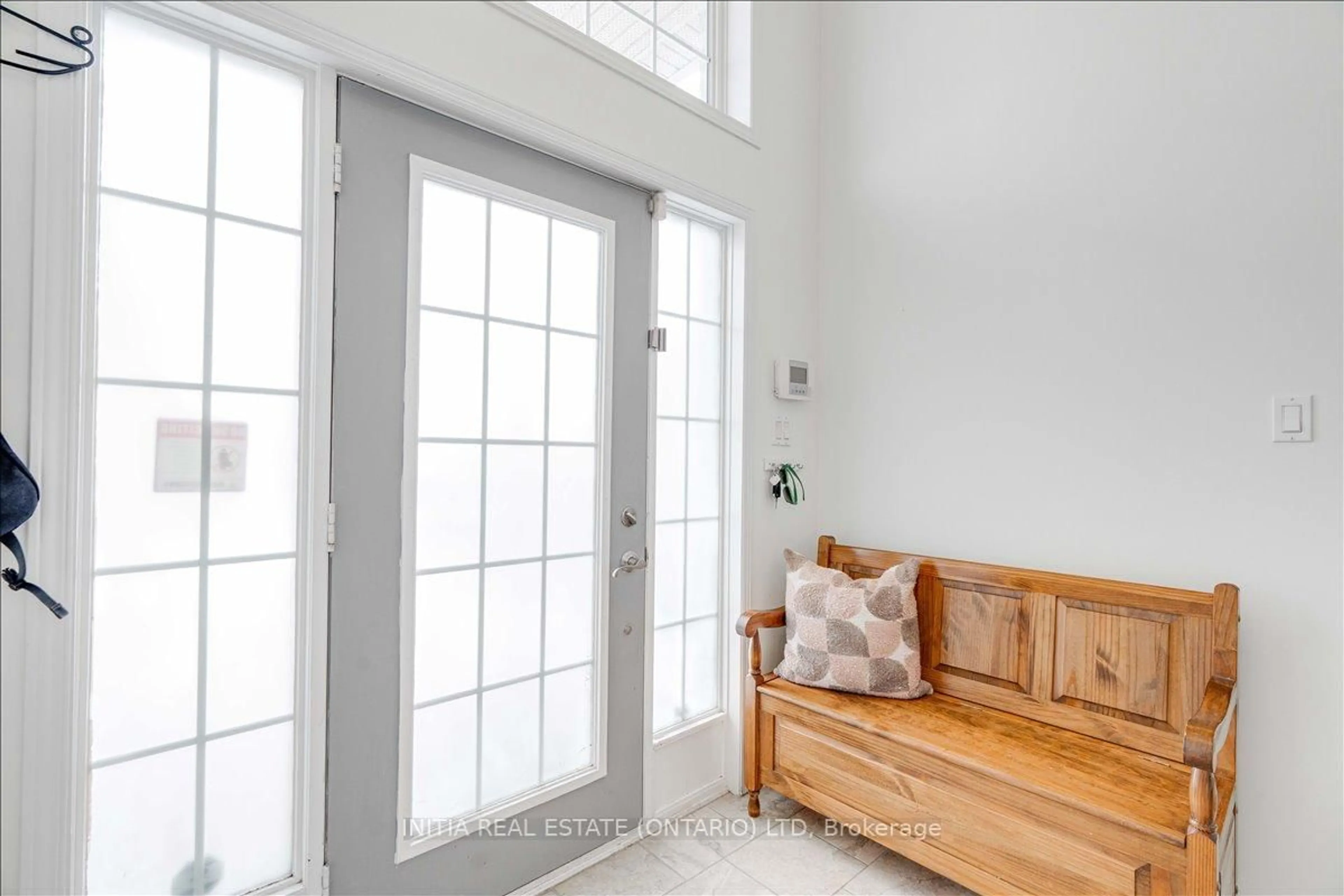 Indoor entryway for 474 Exmouth Circ, London East Ontario N5V 5G6