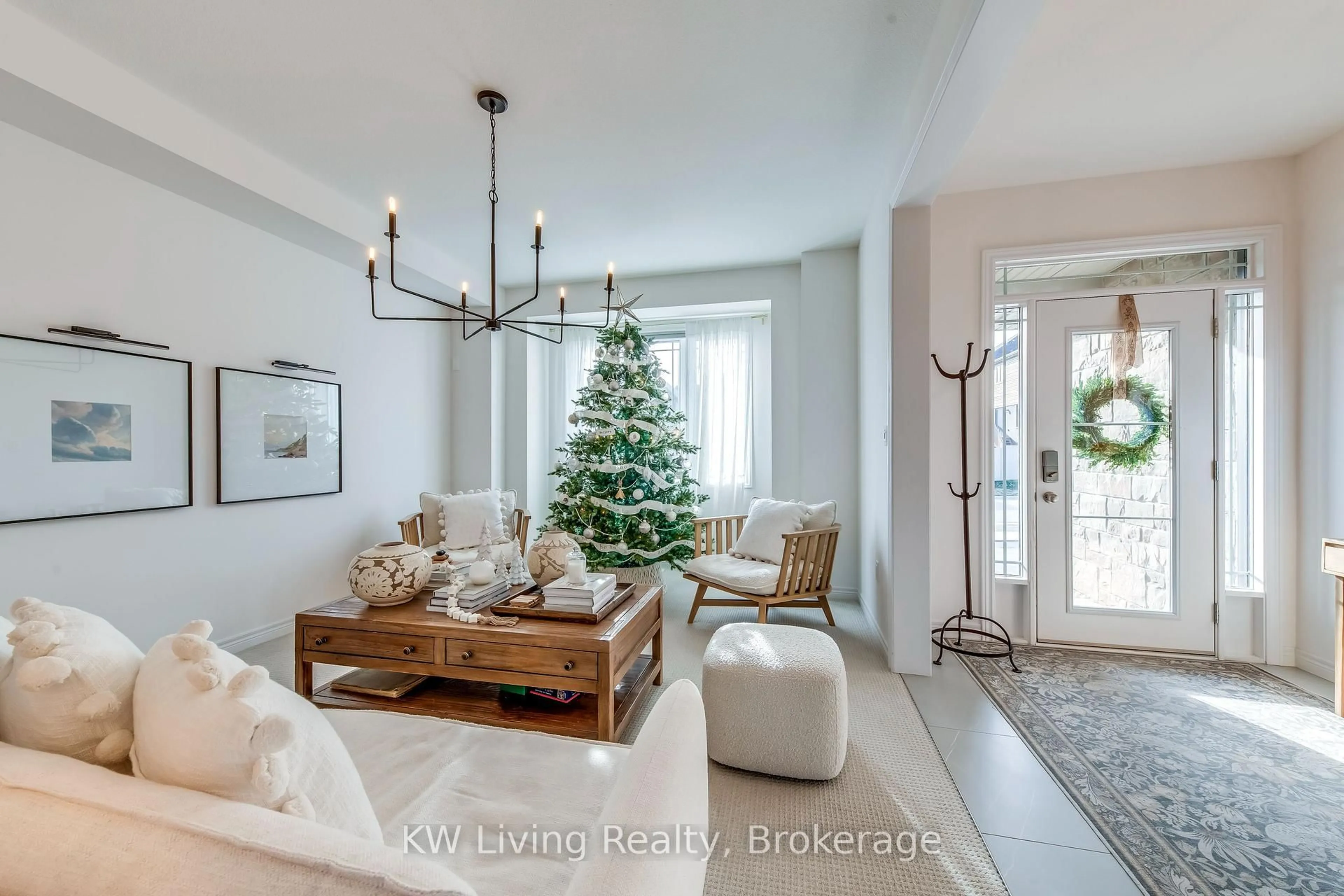 Living room with furniture, unknown for 4059 Brock St, Lincoln Ontario L3J 0S8