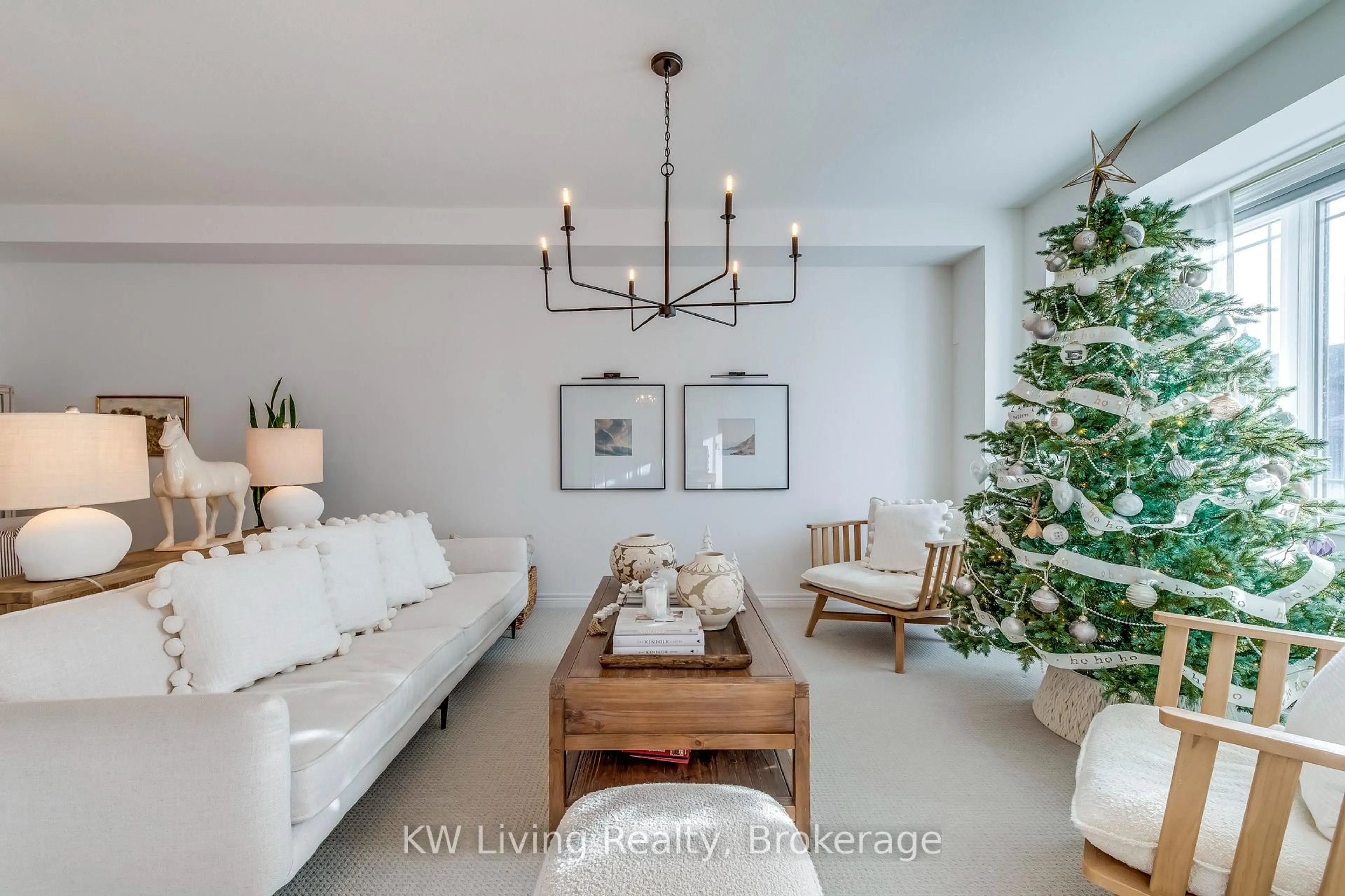 Living room with furniture, unknown for 4059 Brock St, Lincoln Ontario L3J 0S8