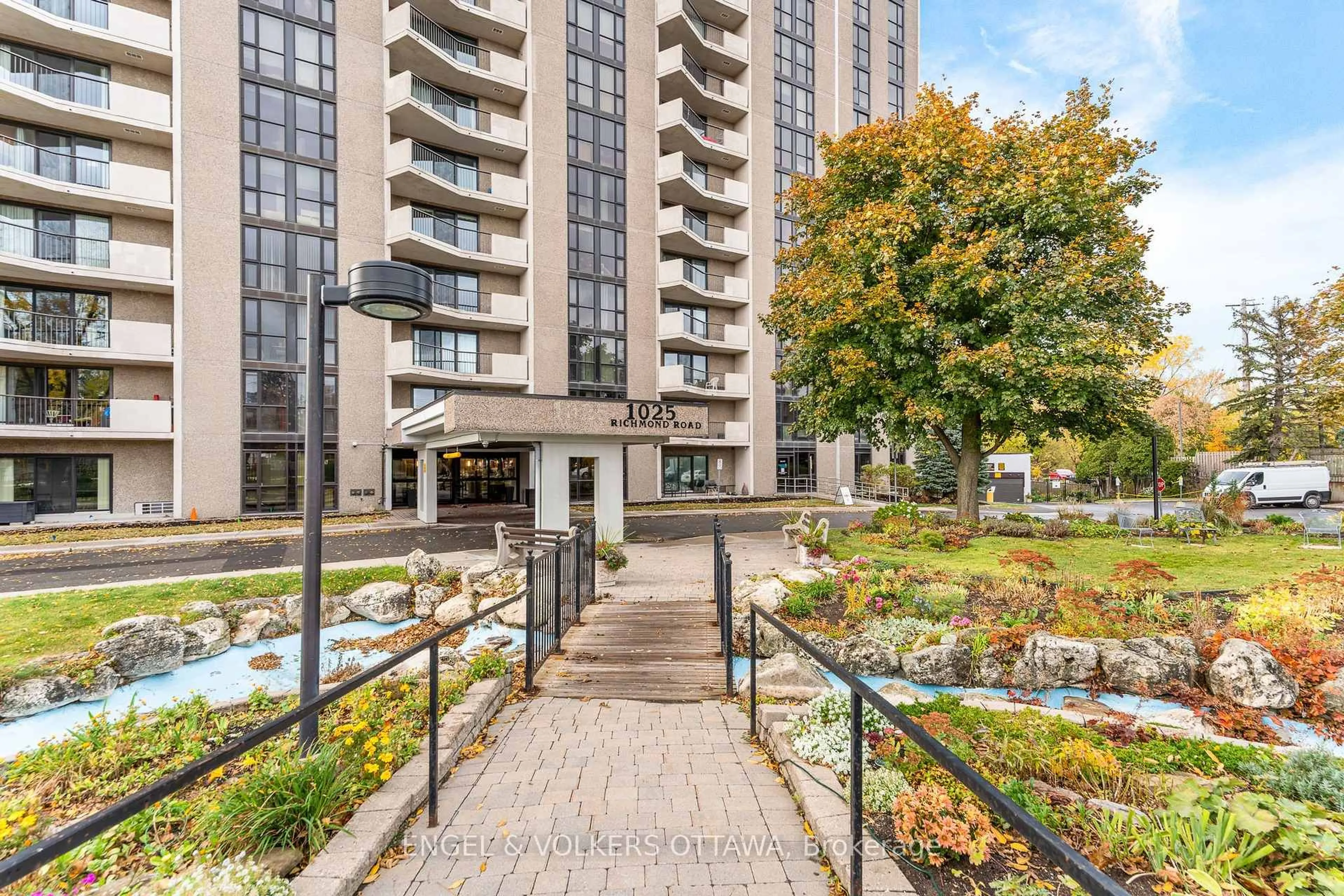 Unknown for 1025 Richmond Rd #704, Ottawa Ontario K2B 8G8