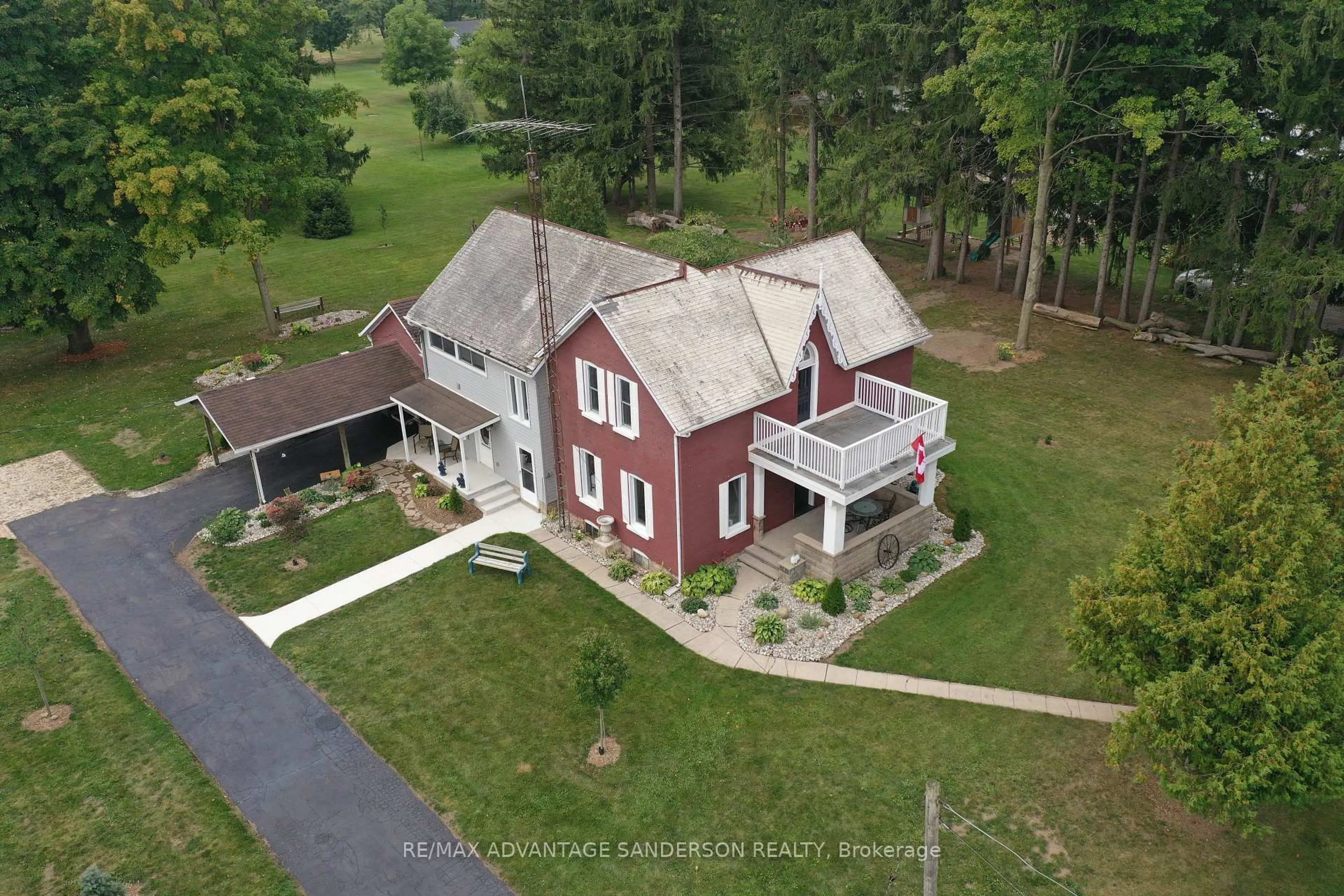 A pic from outside/outdoor area/front of a property/back of a property/a pic from drone, building for 8523 Townsend Line, Lambton Shores Ontario N0M 1B0