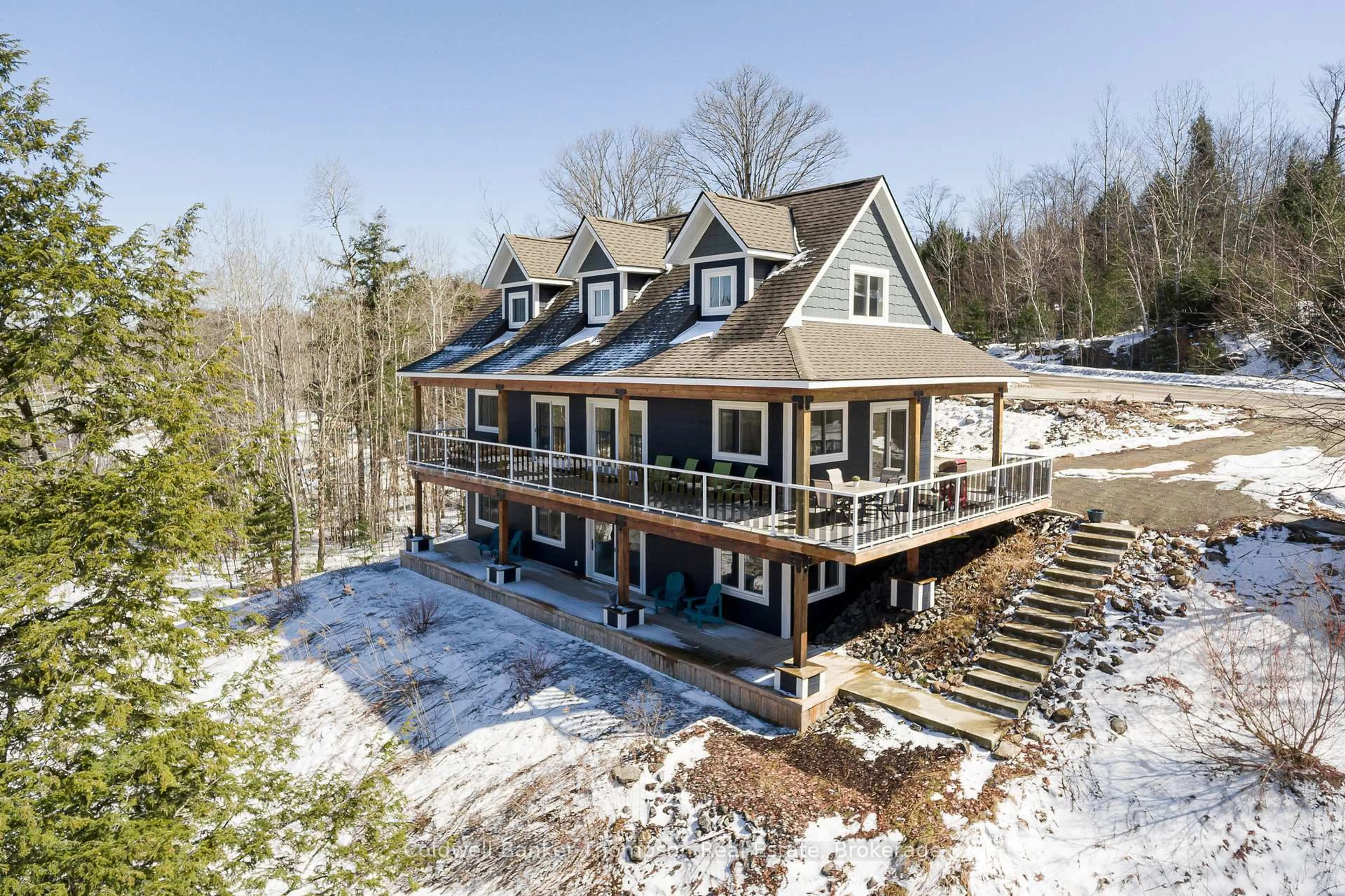 A pic from outside/outdoor area/front of a property/back of a property/a pic from drone, water/lake/river/ocean view for 17 Deerhurst Highlands Dr, Huntsville Ontario P1H 1B1