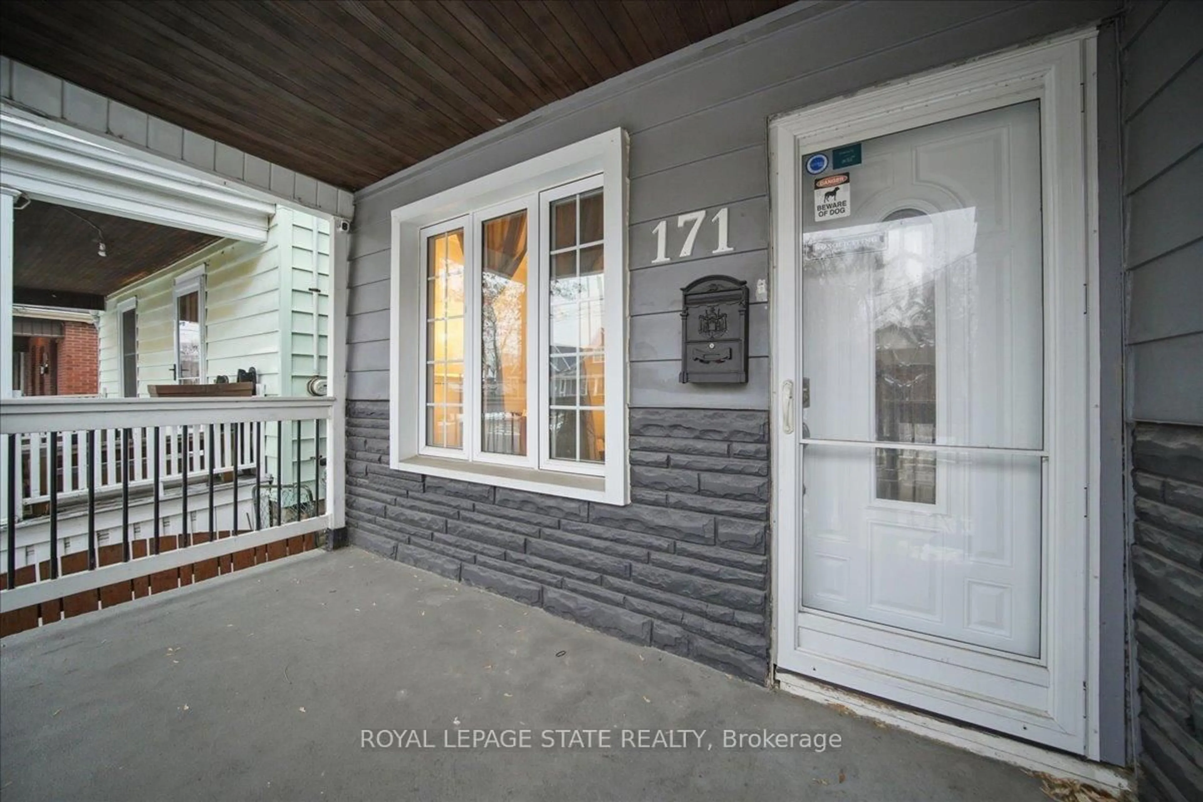 Indoor entryway for 171 Paling Ave, Hamilton Ontario L8H 5J6