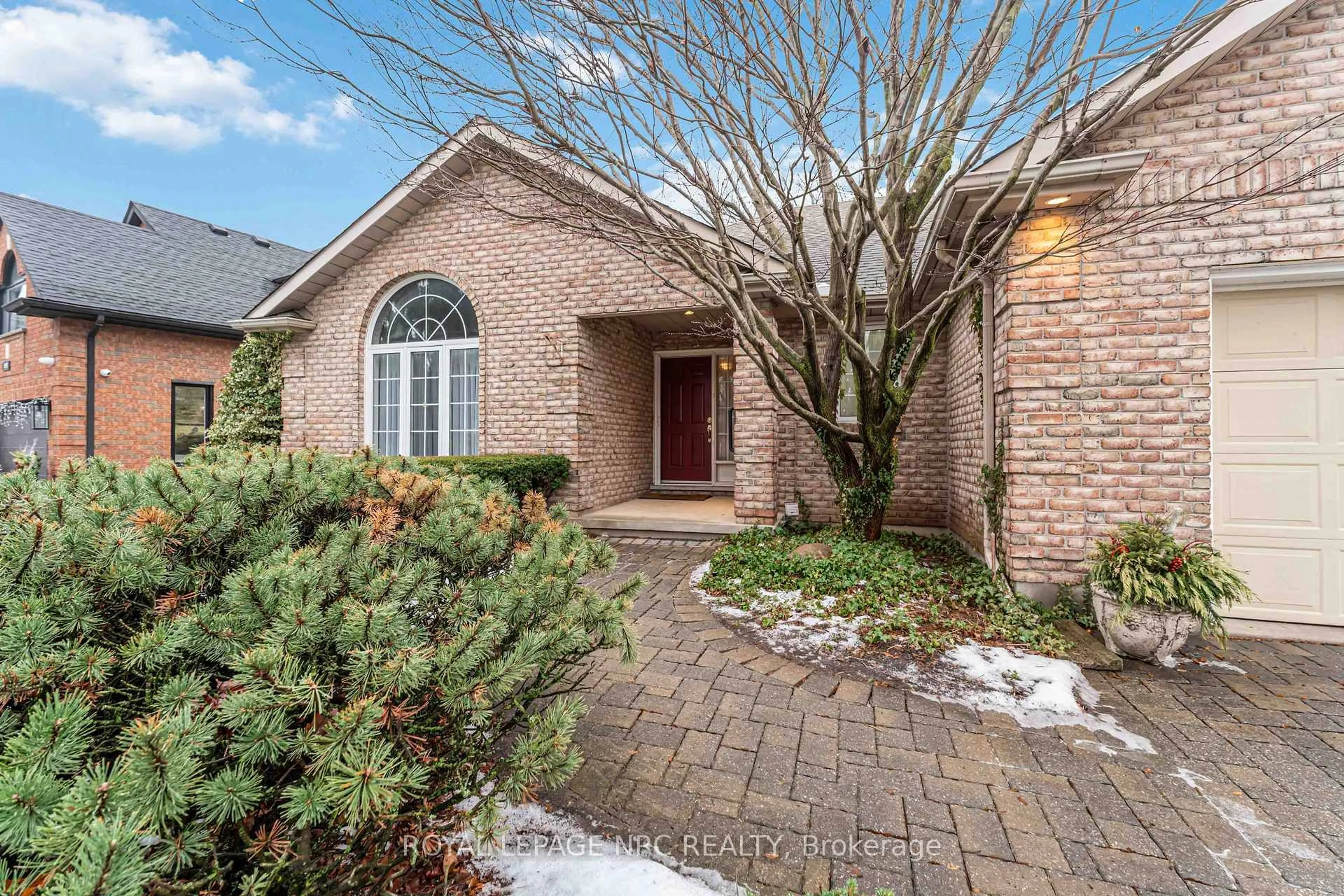 Home with brick exterior material, street for 5985 Mountaingate Dr, Niagara Falls Ontario L2J 4H9