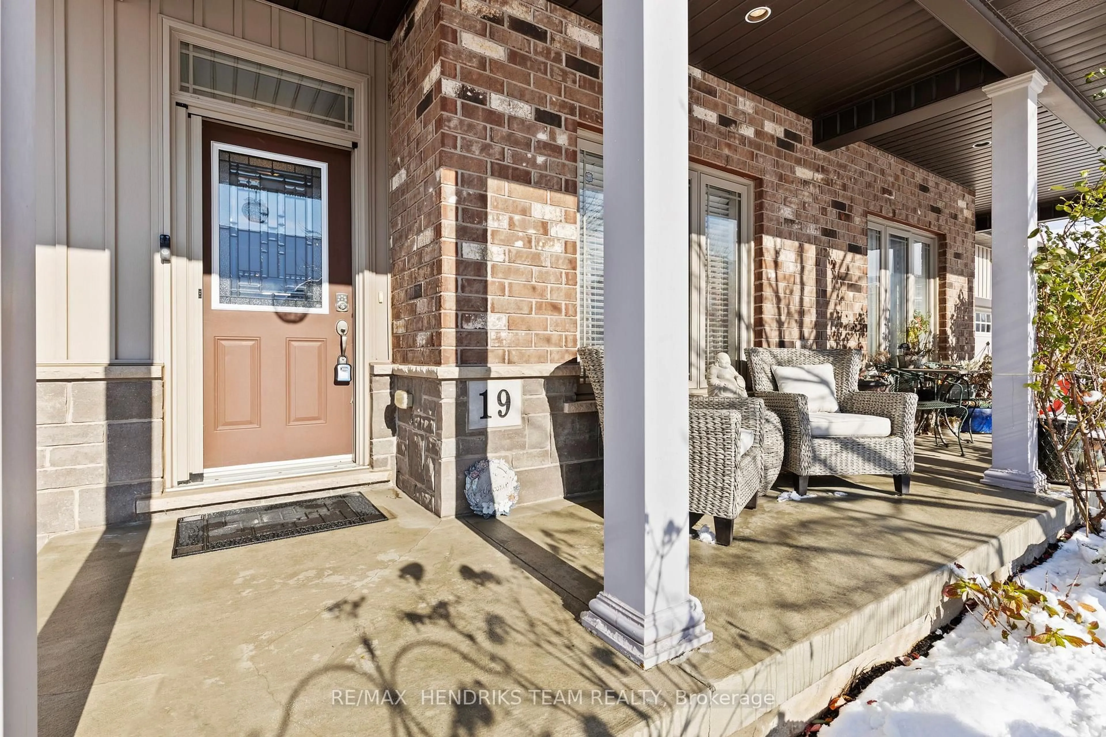 Indoor entryway for 9440 Eagle Ridge Dr #19, Niagara Falls Ontario L2H 0G3