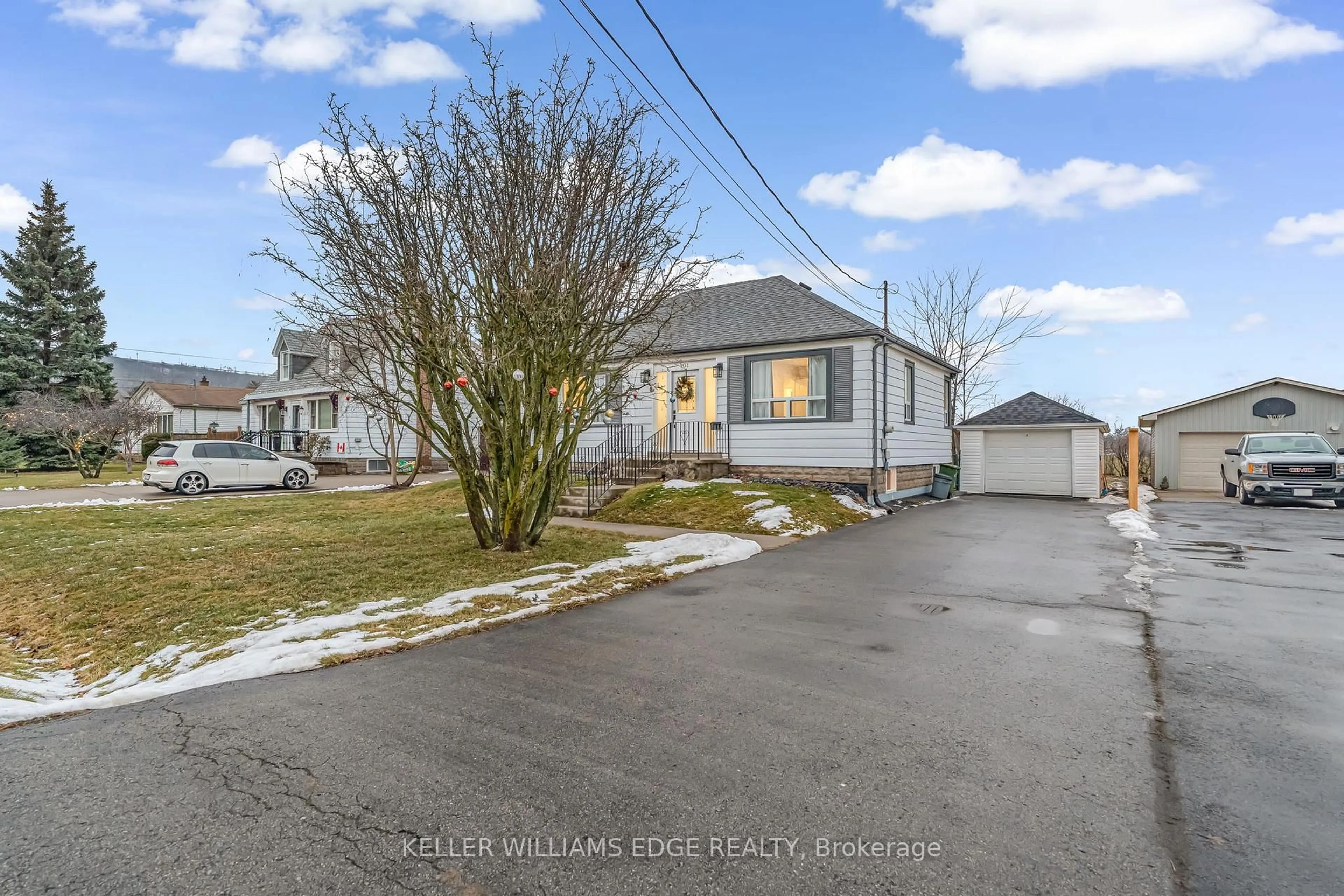 A pic from outside/outdoor area/front of a property/back of a property/a pic from drone, street for 101 Corman Ave, Hamilton Ontario L8G 3W3