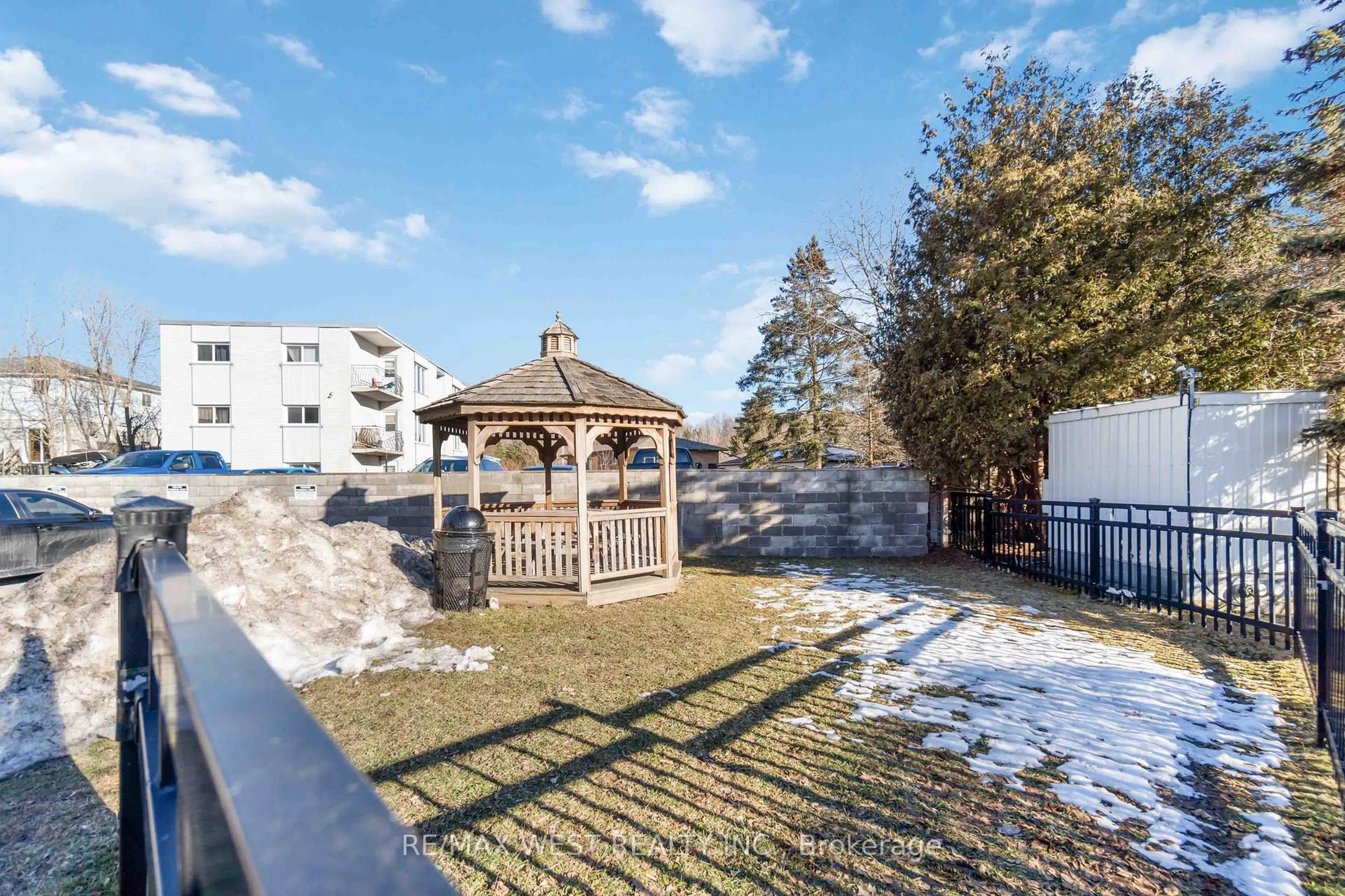 A pic from outside/outdoor area/front of a property/back of a property/a pic from drone, unknown for 283 Fairway Rd #90, Kitchener Ontario N2A 2P1