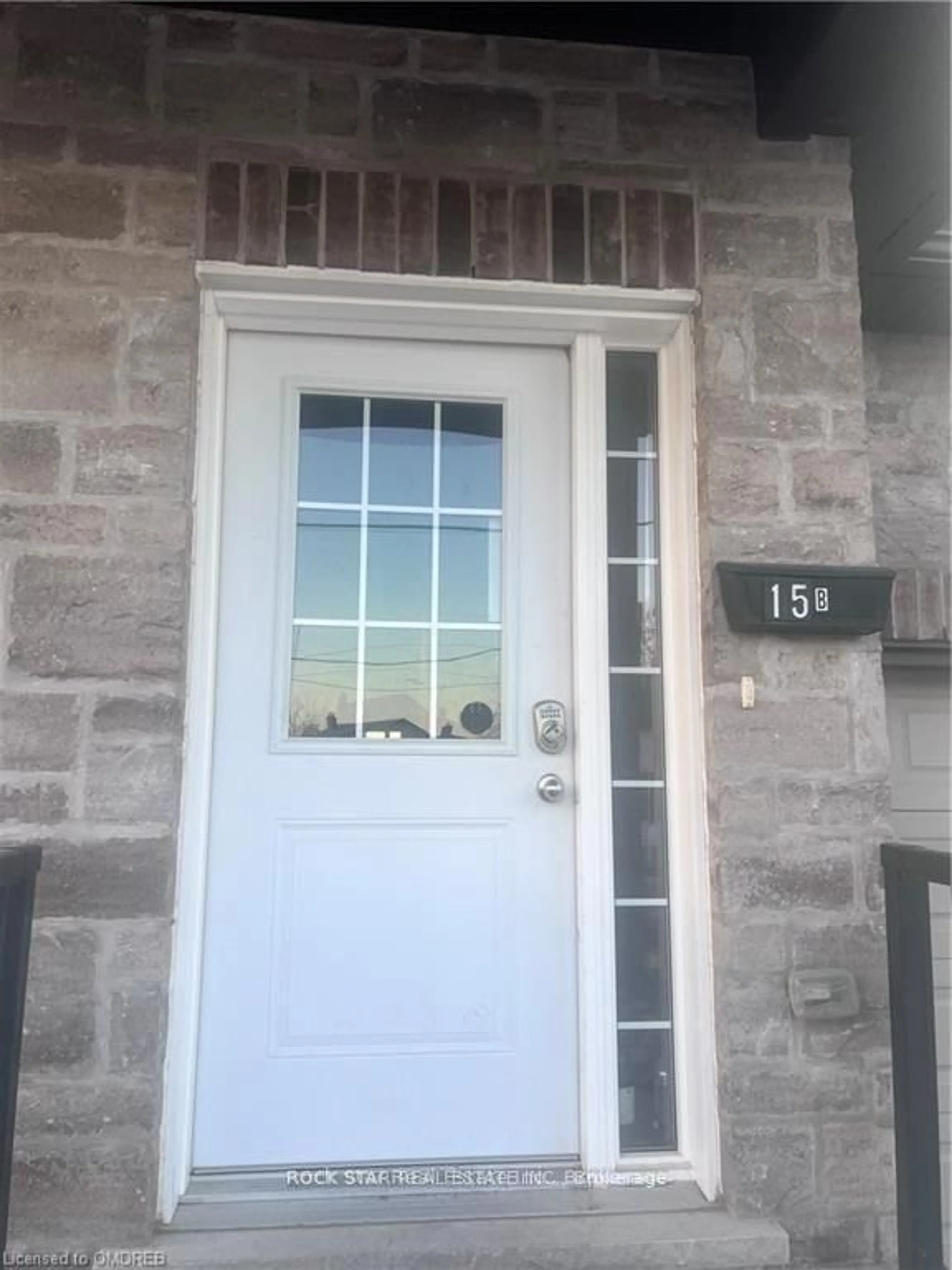 Indoor entryway for 15 Townline Rd, St. Catharines Ontario L2T 1A1