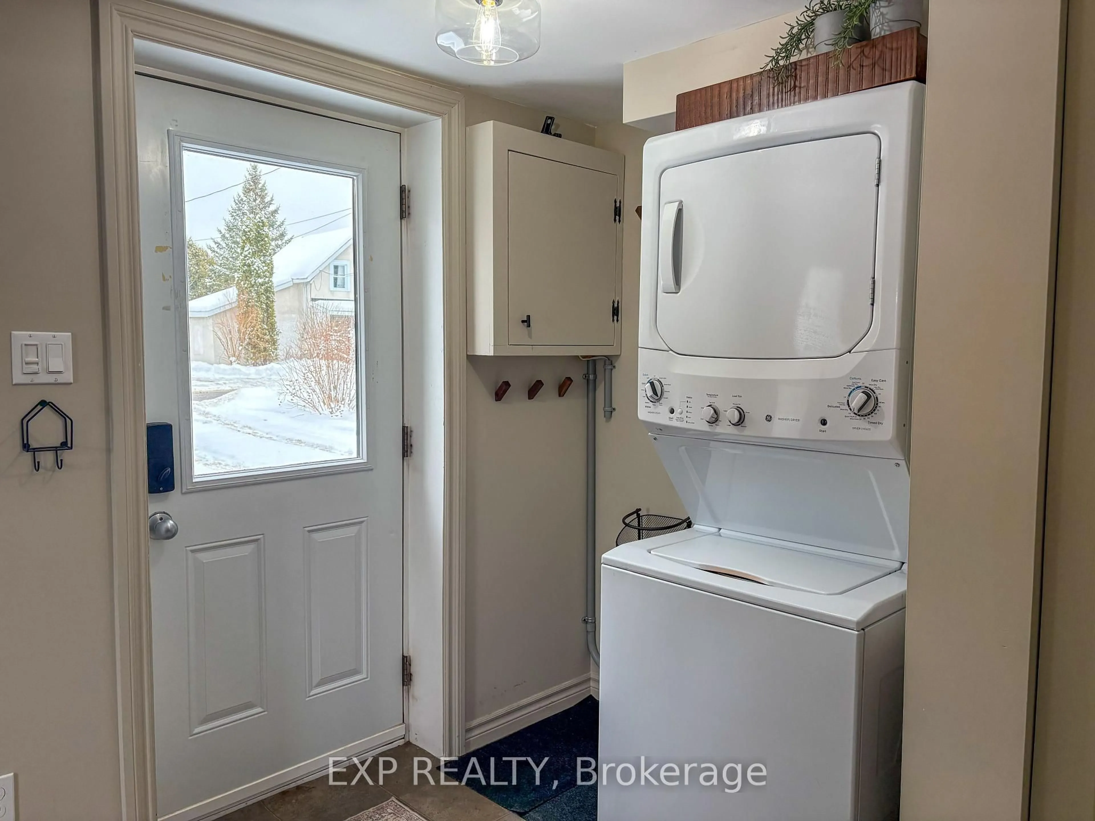 Laundry room for 138 Blake St, Renfrew Ontario K7V 2L2