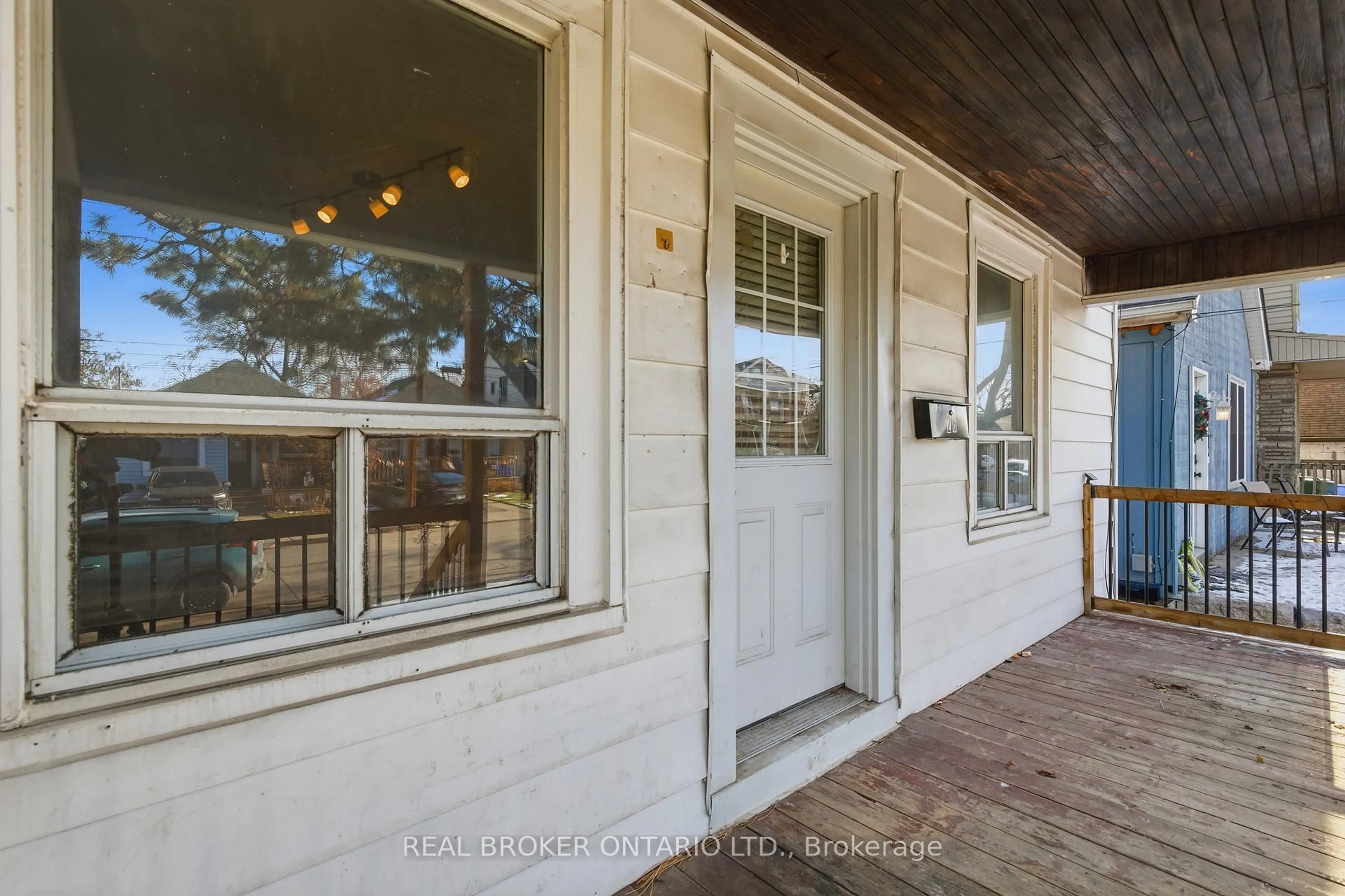 Indoor entryway for 26 Bayfield Ave, Hamilton Ontario L8H 3M4