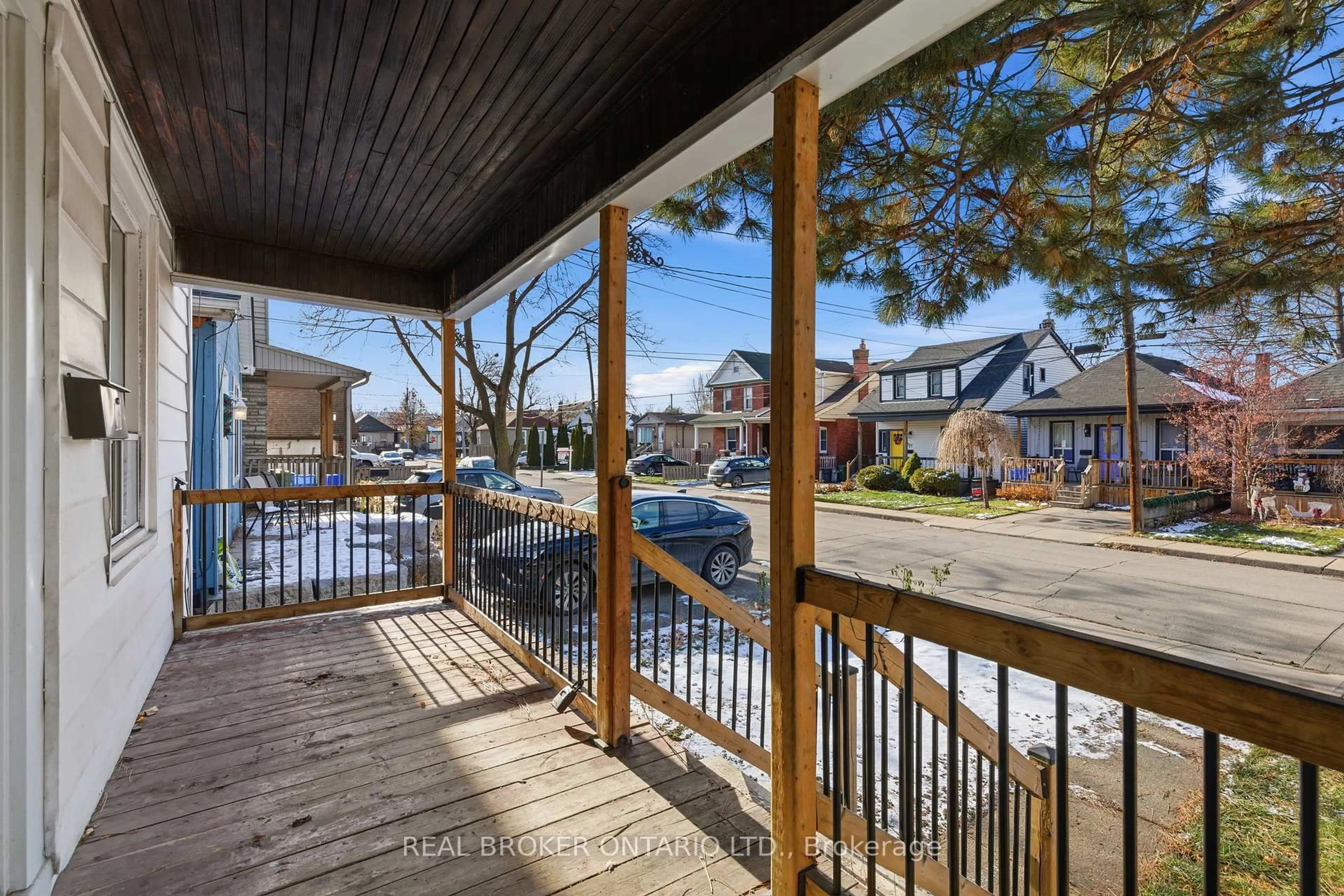 Patio, water/lake/river/ocean view for 26 Bayfield Ave, Hamilton Ontario L8H 3M4