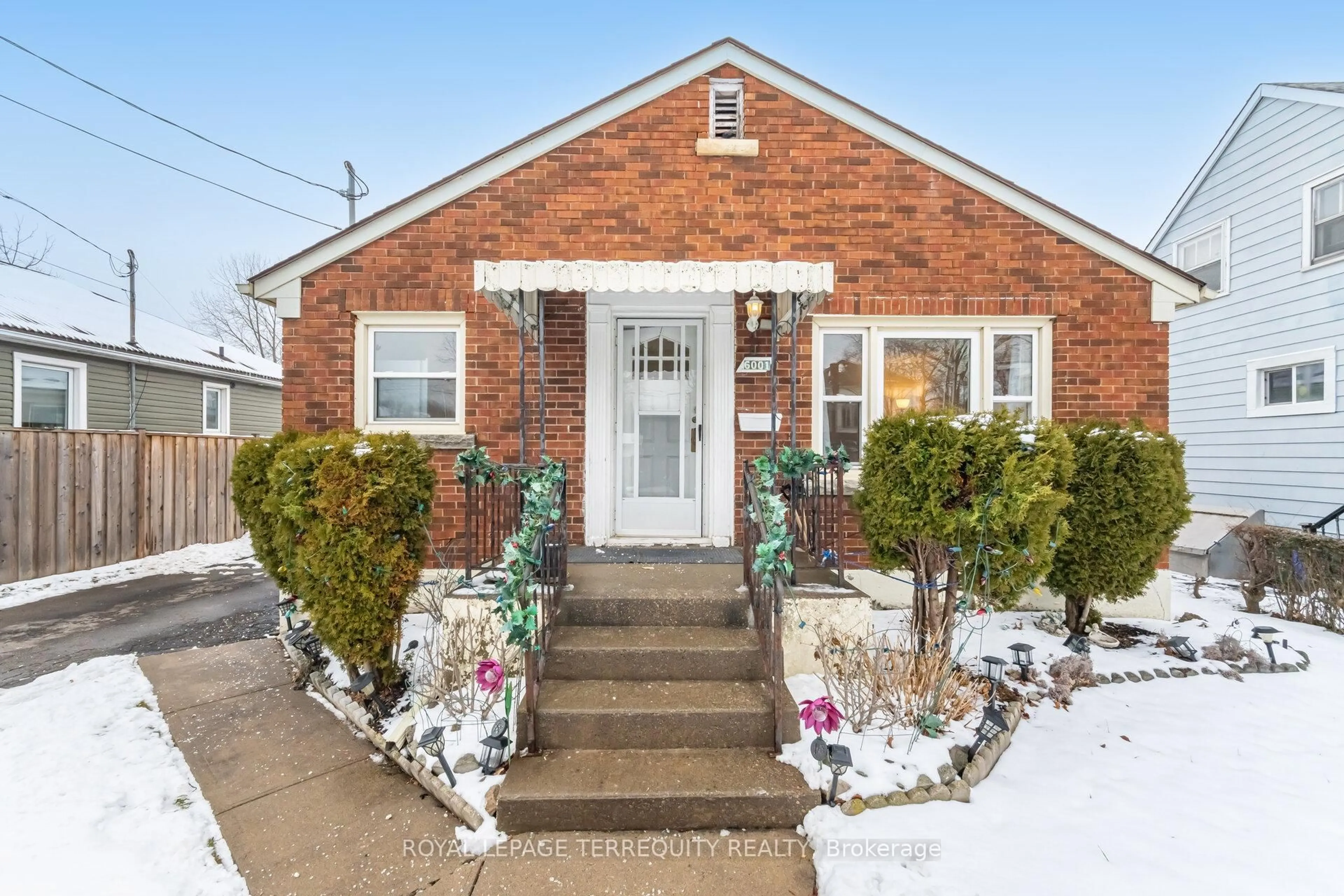 Home with brick exterior material, street for 6001 North St, Niagara Falls Ontario L2G 1J7