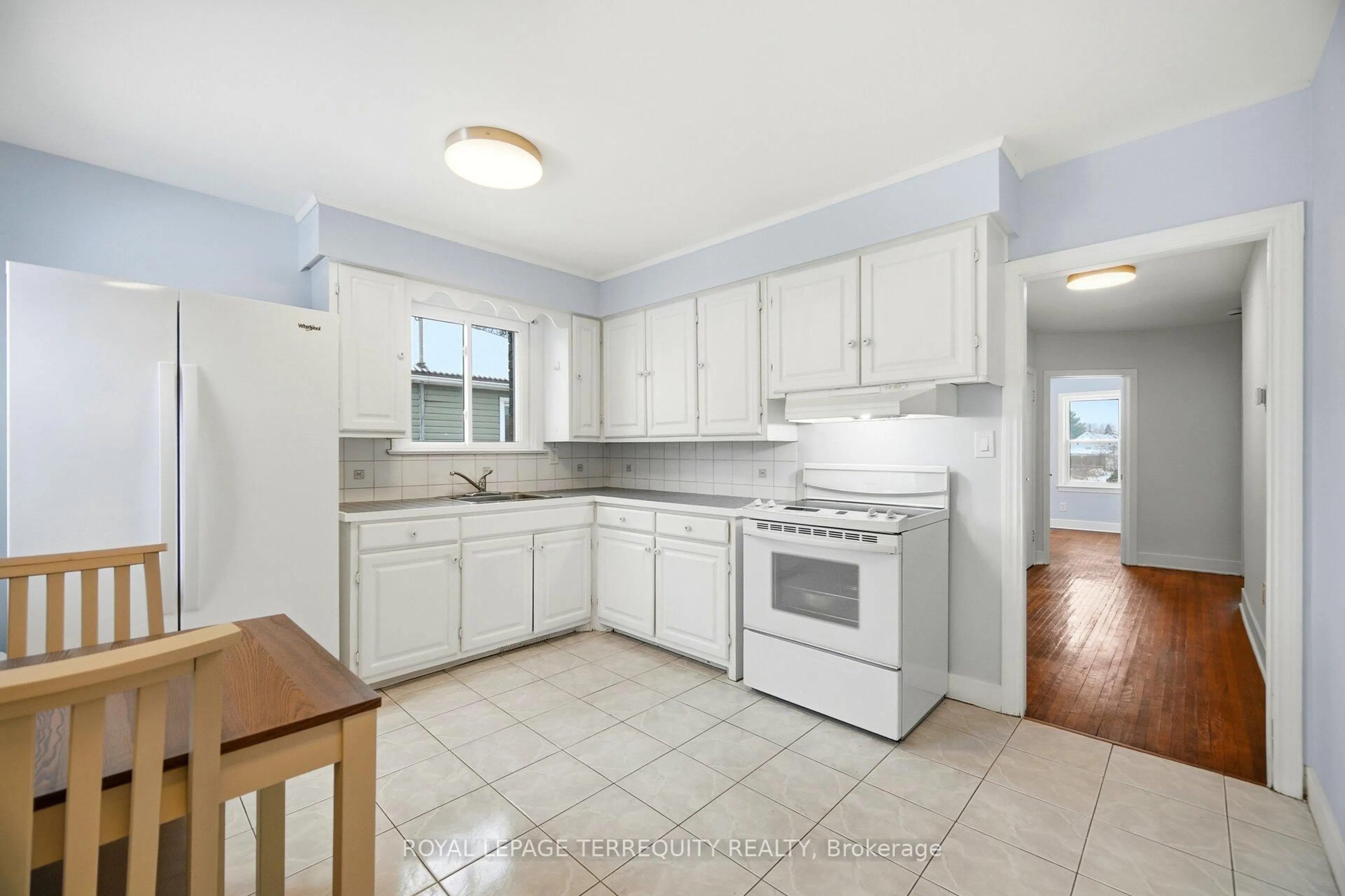 Standard kitchen, unknown for 6001 North St, Niagara Falls Ontario L2G 1J7