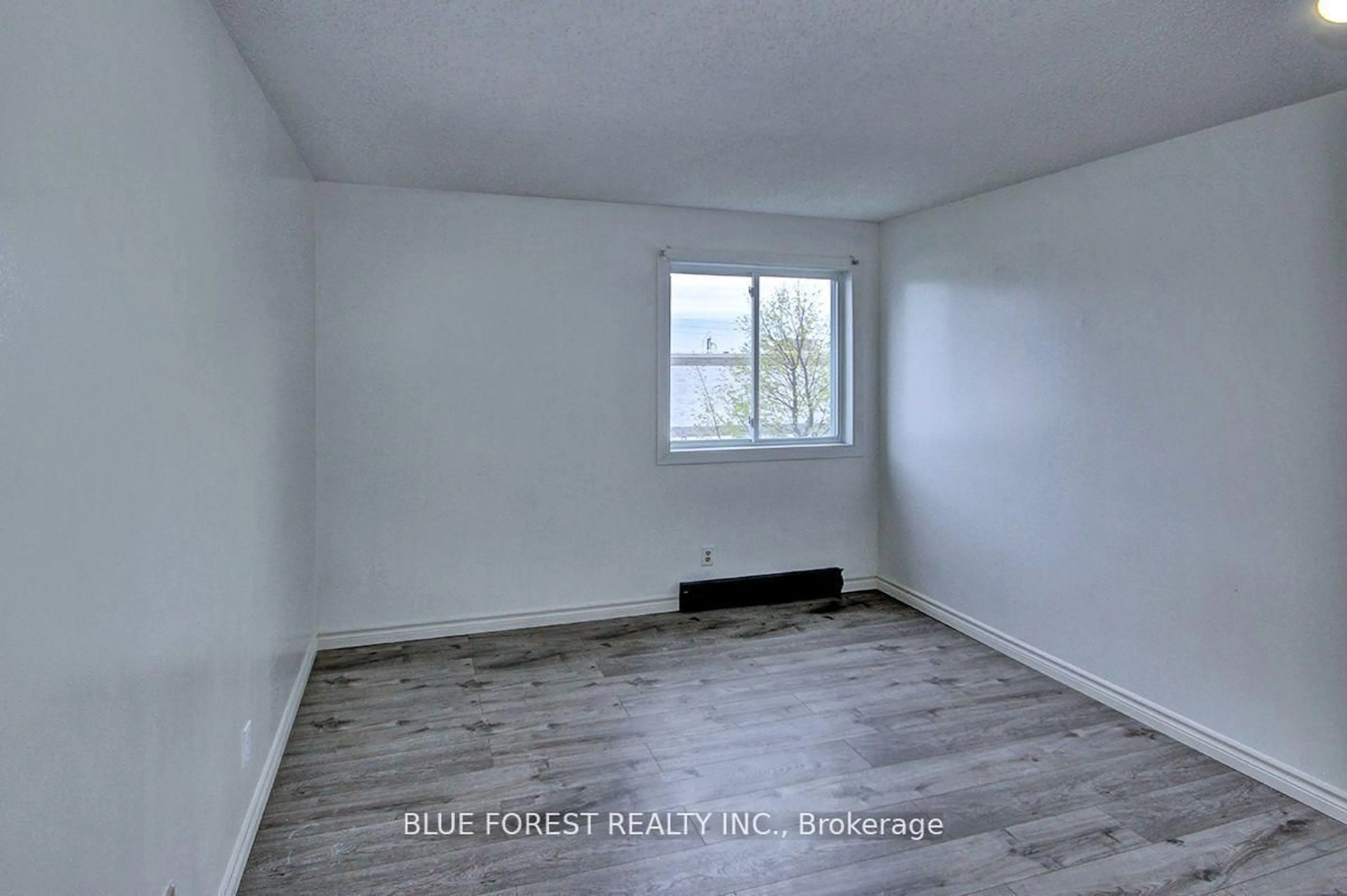 A pic of a room for 739 Deveron Cres #209, London South Ontario N5Z 4Y1