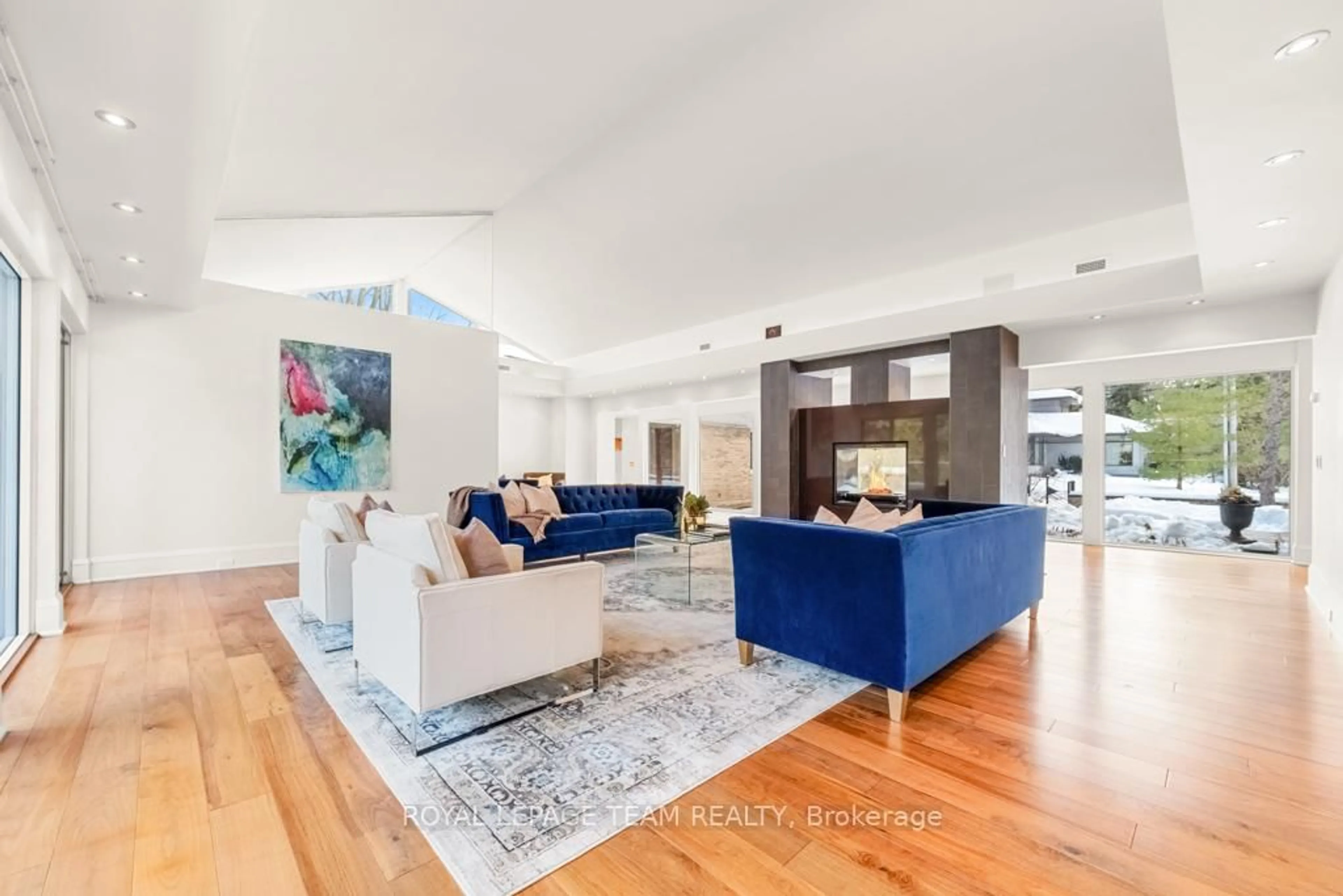 Living room with furniture, unknown for 55 WILLINGDON Rd, Ottawa Ontario K1M 2J6