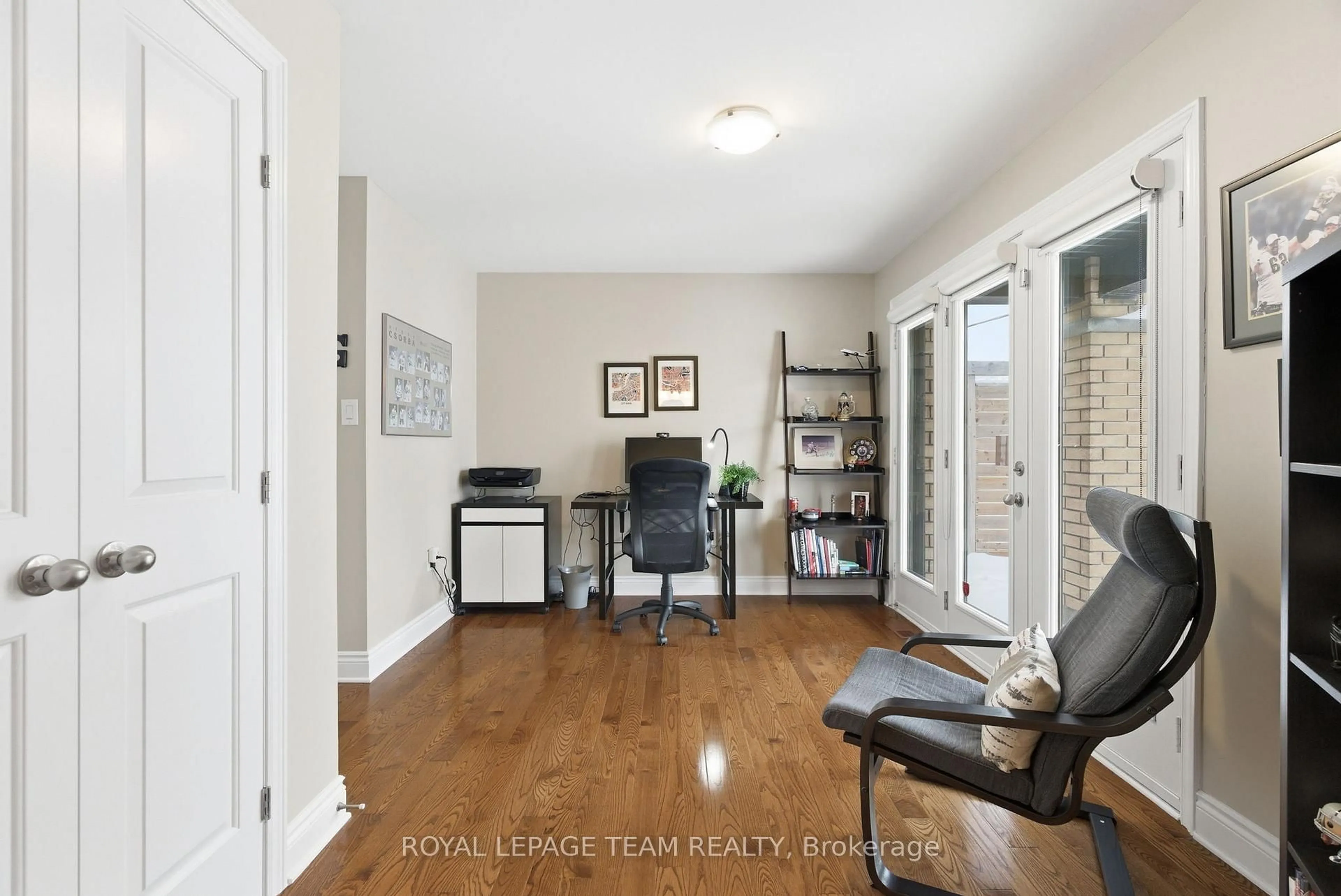 Indoor entryway for 3362 Carling Ave, Ottawa Ontario K2H 0A7