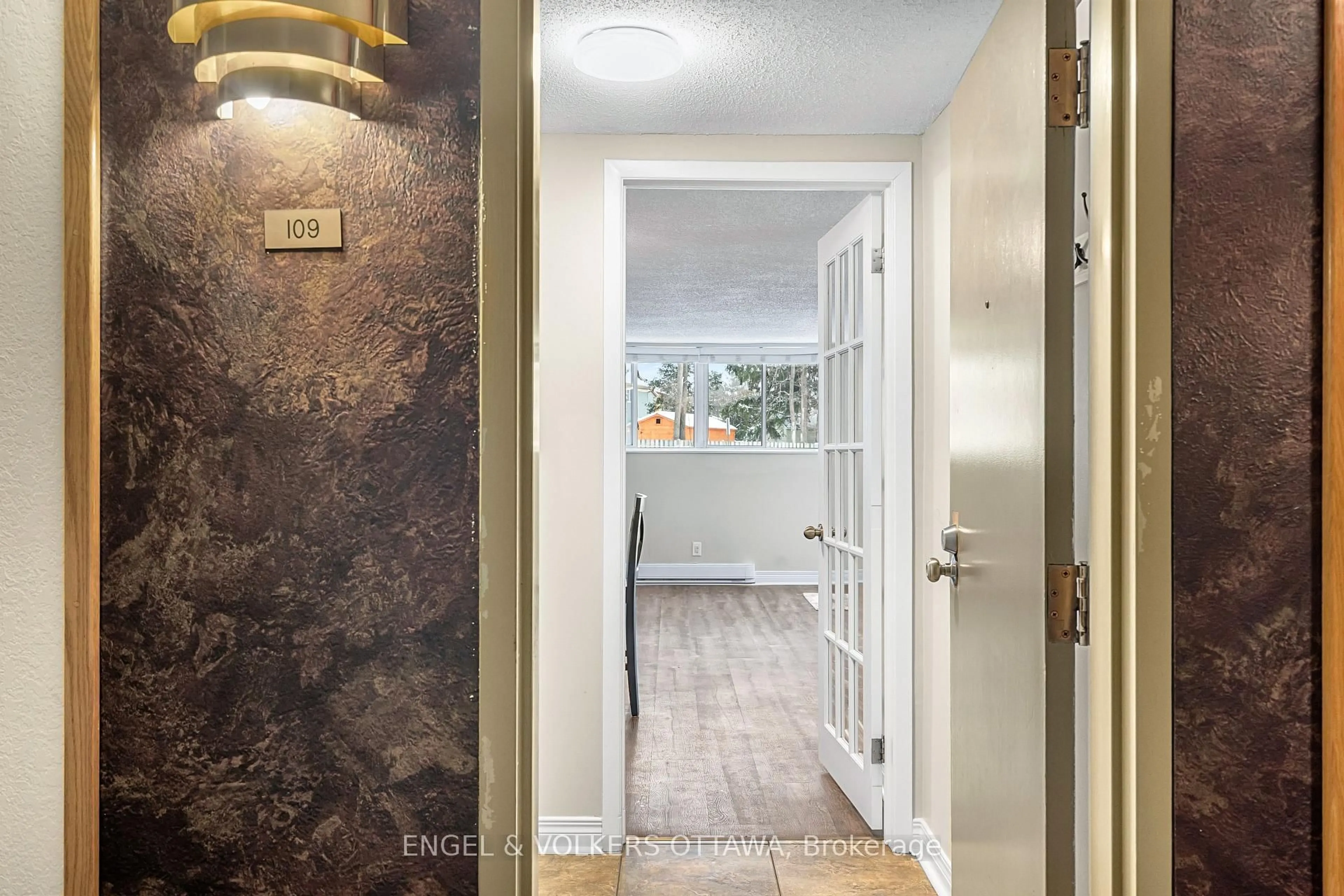 Indoor entryway for 6532 Bilberry Dr #109, Ottawa Ontario K1C 4N9