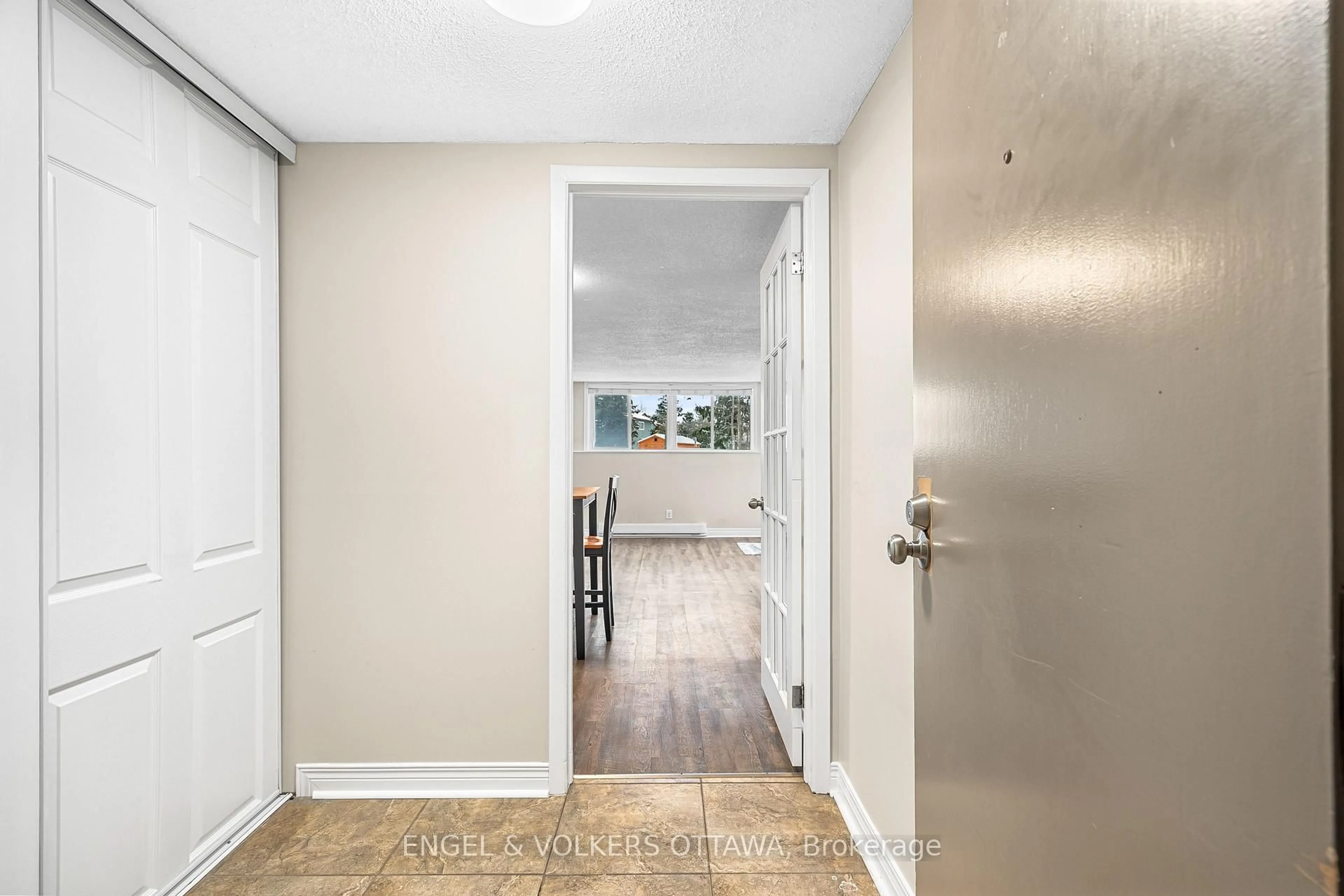 Indoor entryway for 6532 Bilberry Dr #109, Ottawa Ontario K1C 4N9