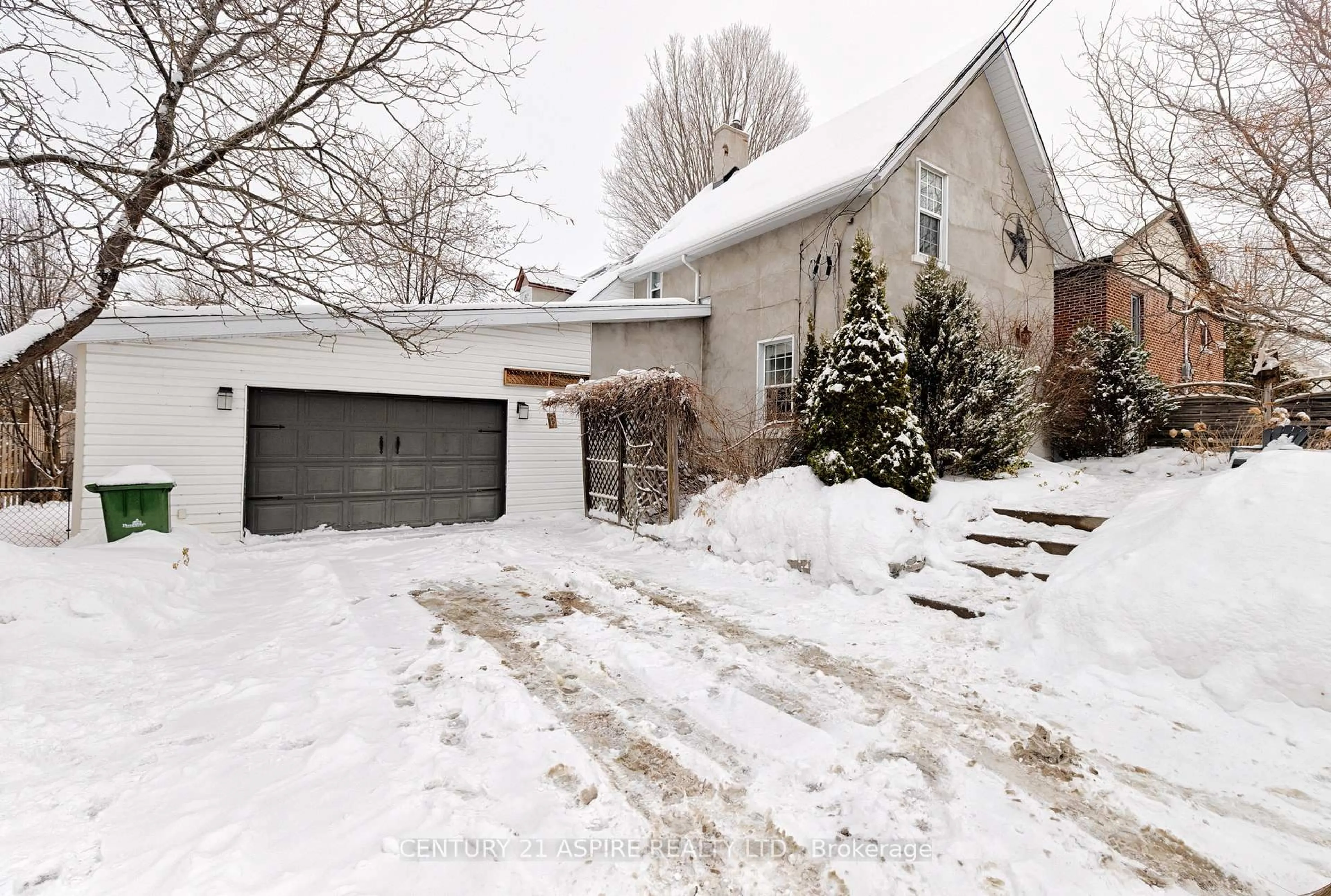 Unknown for 231 Hunter St, Pembroke Ontario K8A 2P1