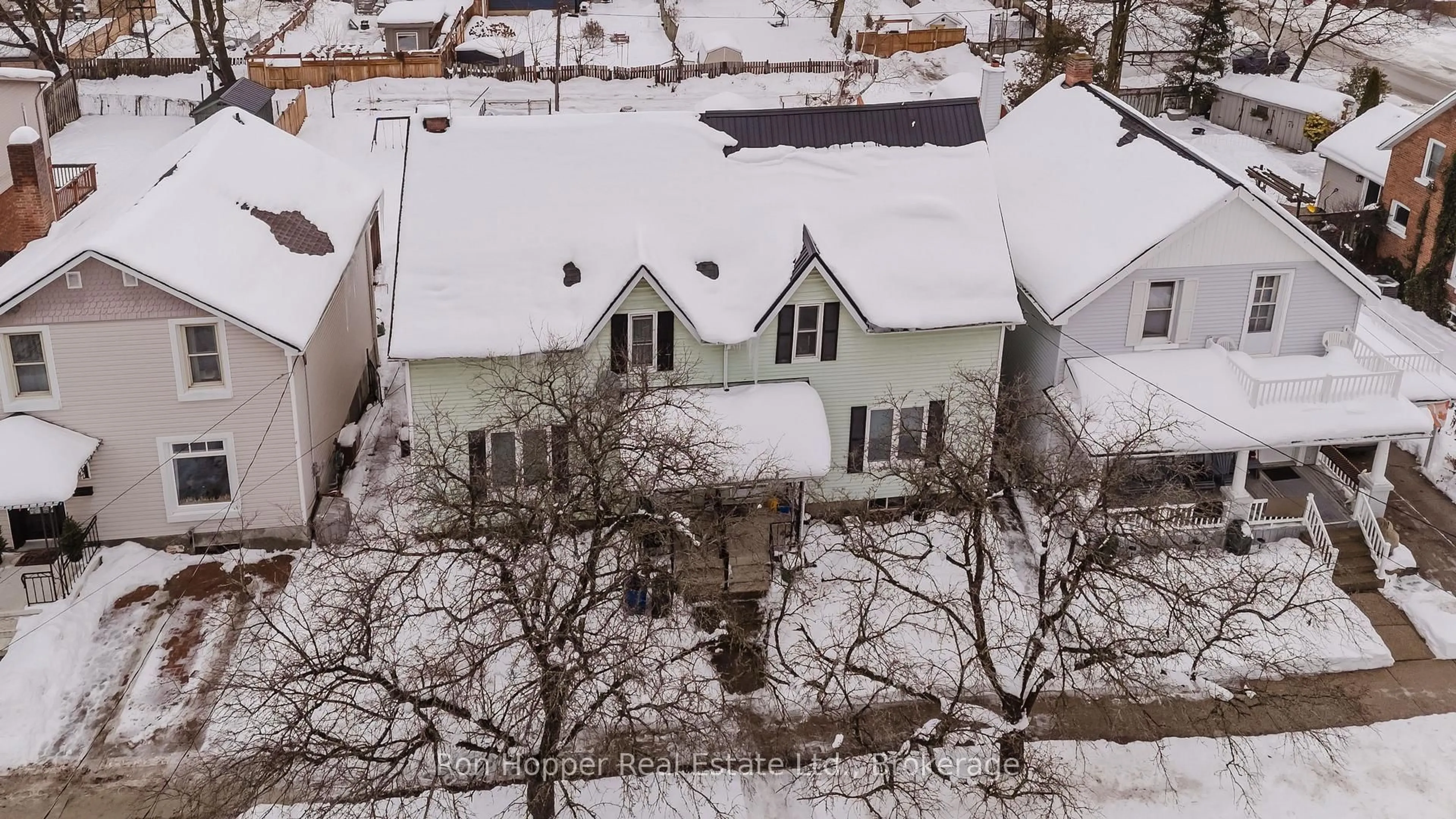 A pic from outside/outdoor area/front of a property/back of a property/a pic from drone, street for 530 12th Street, Owen Sound Ontario N4K 3V9