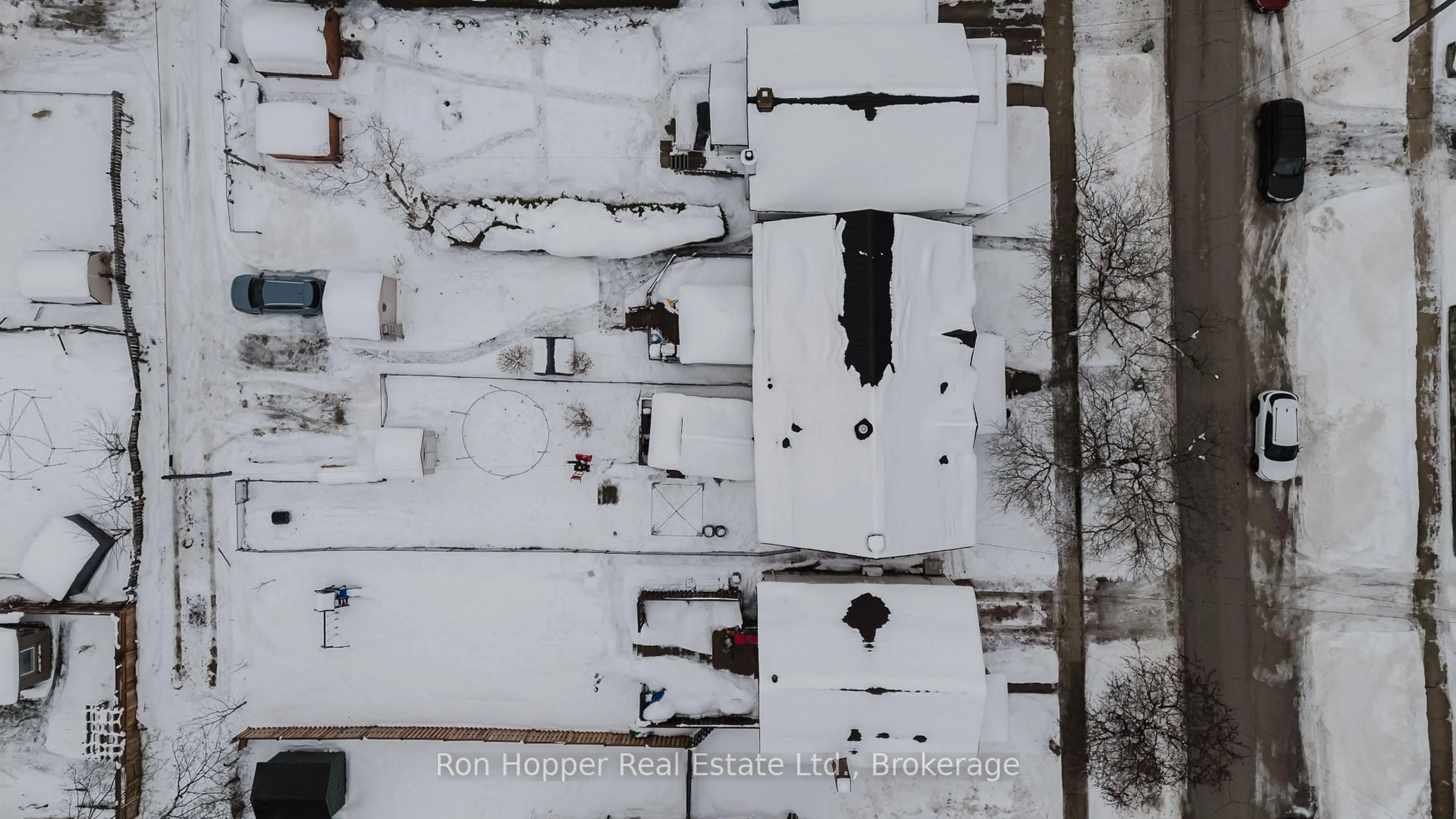 A pic from outside/outdoor area/front of a property/back of a property/a pic from drone, building for 530 12th Street, Owen Sound Ontario N4K 3V9